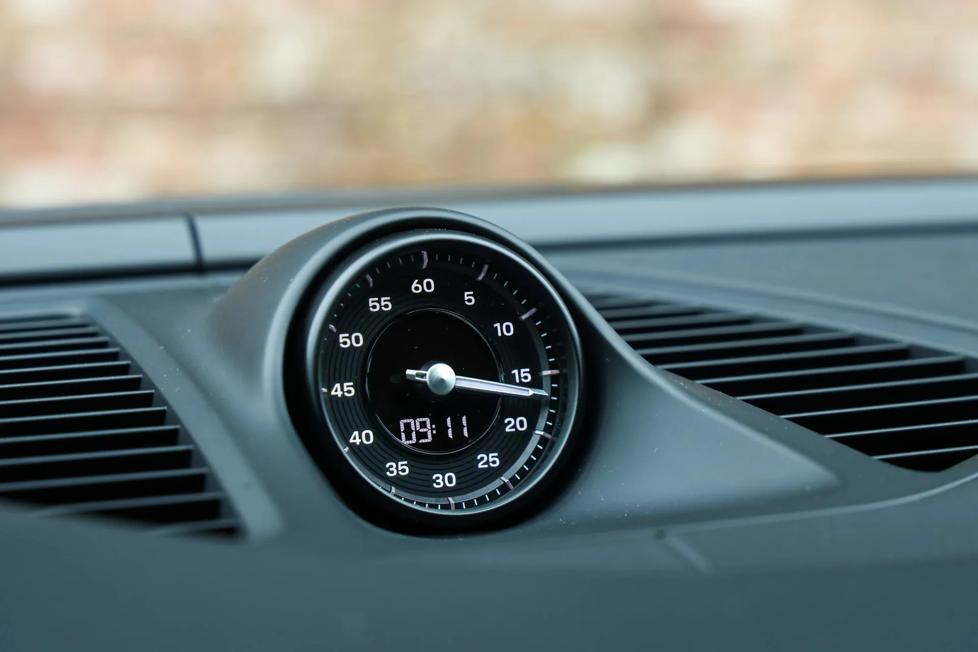 2025 Porsche Macan 4S Electric, 4/30