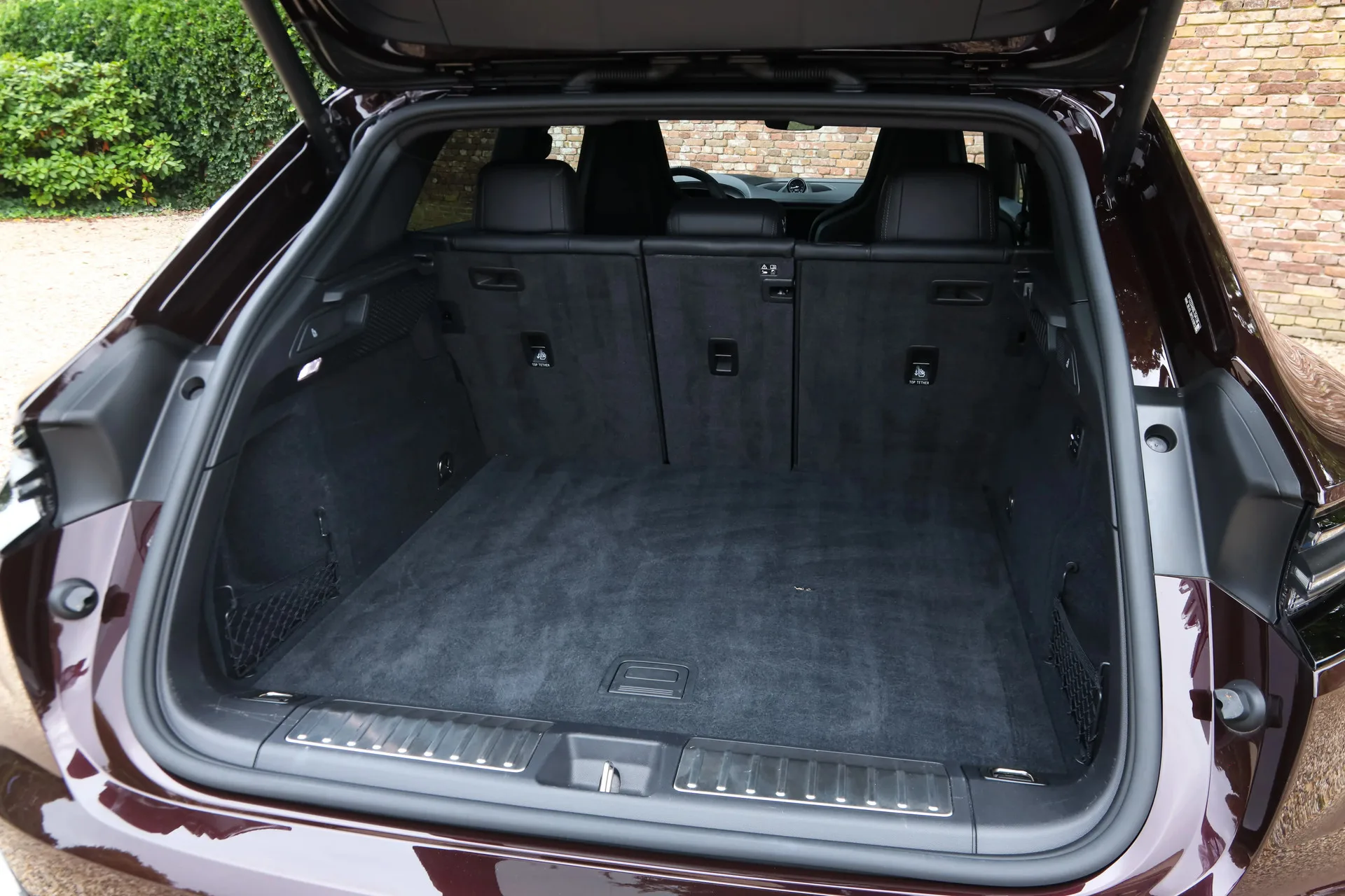 2025 Porsche Macan 4S Electric, 22/30