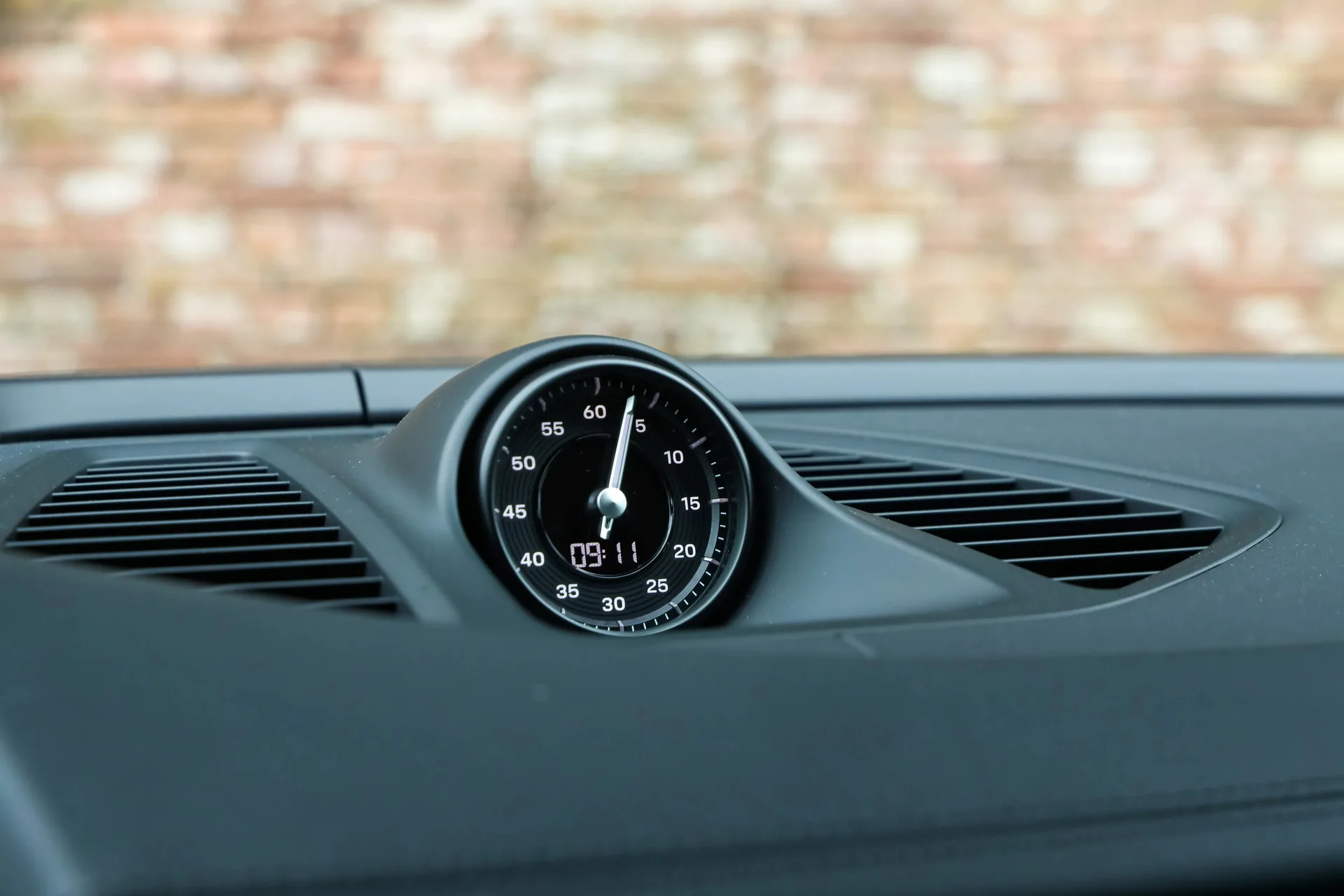 2025 Porsche Macan 4S Electric, 30/30