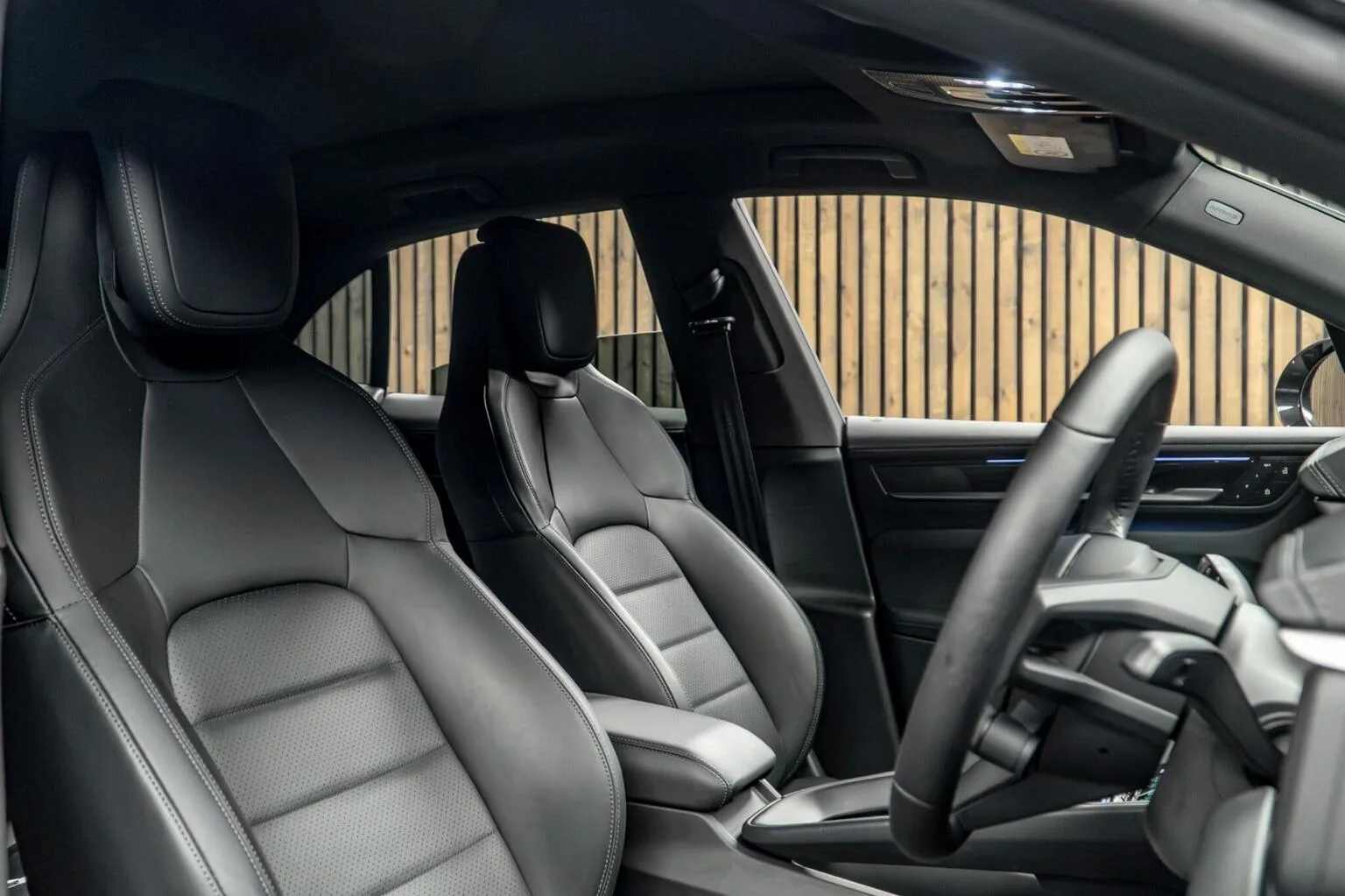 2025 Porsche Macan 4S, 2/30