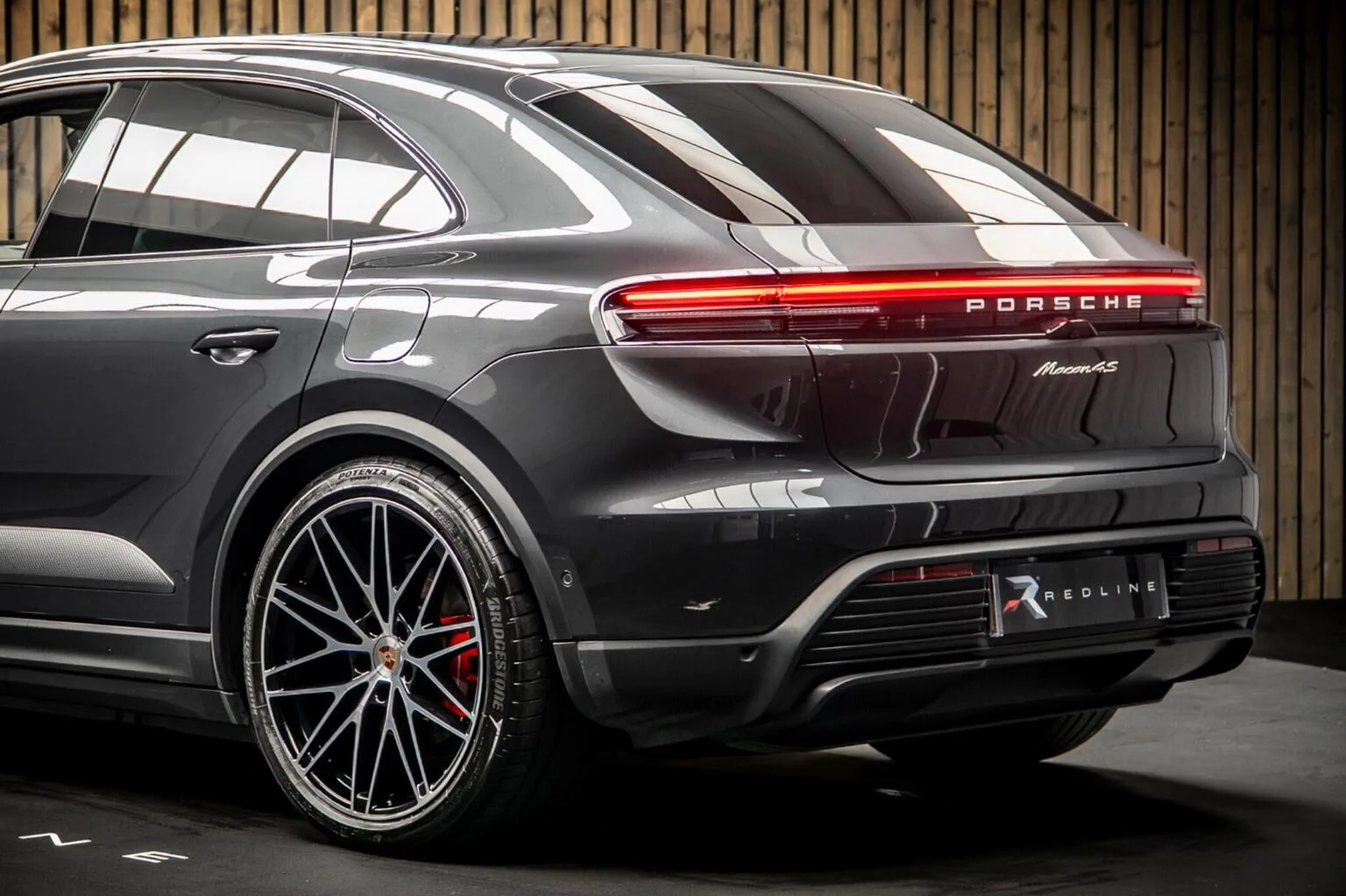 2025 Porsche Macan 4S, 16/30