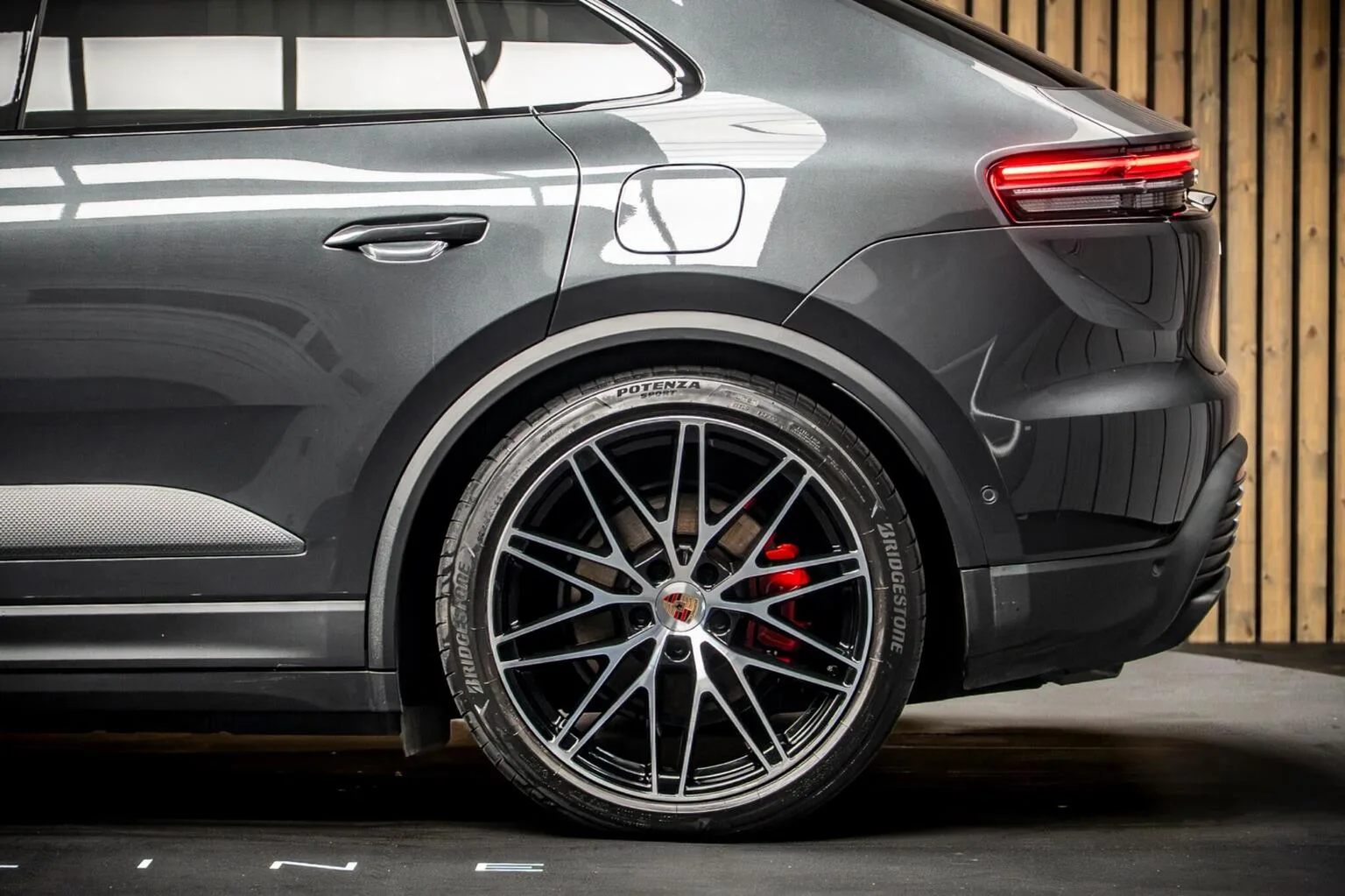 2025 Porsche Macan 4S, 17/30