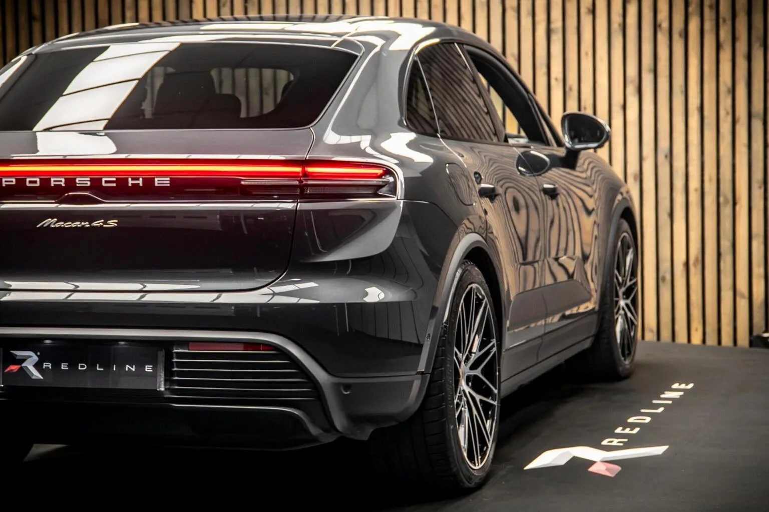 2025 Porsche Macan 4S, 20/30