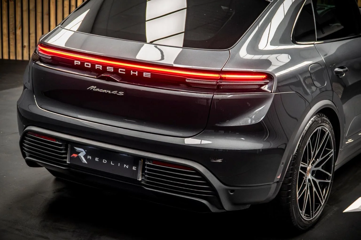 2025 Porsche Macan 4S, 21/30