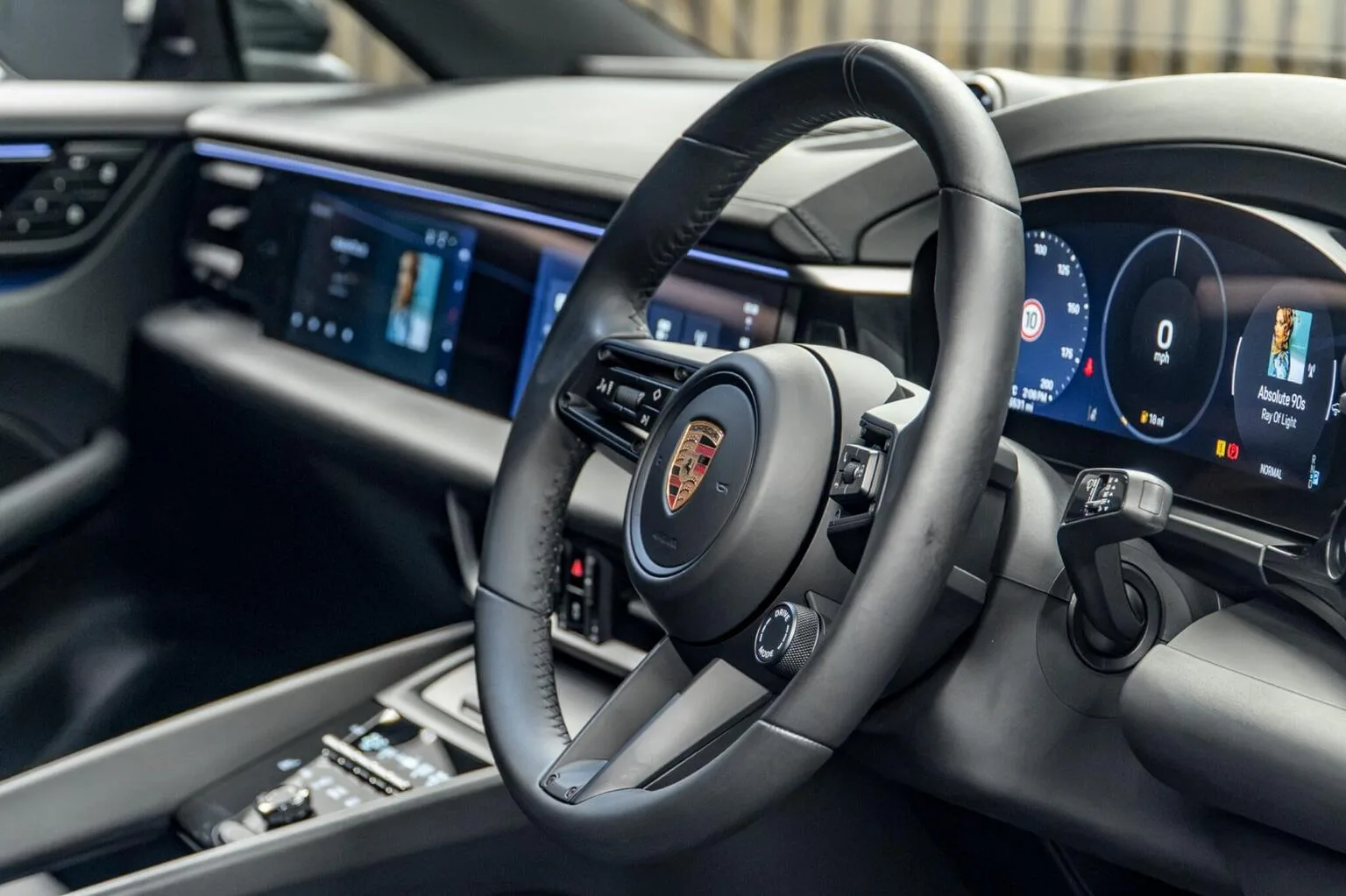 2025 Porsche Macan 4S, 27/30