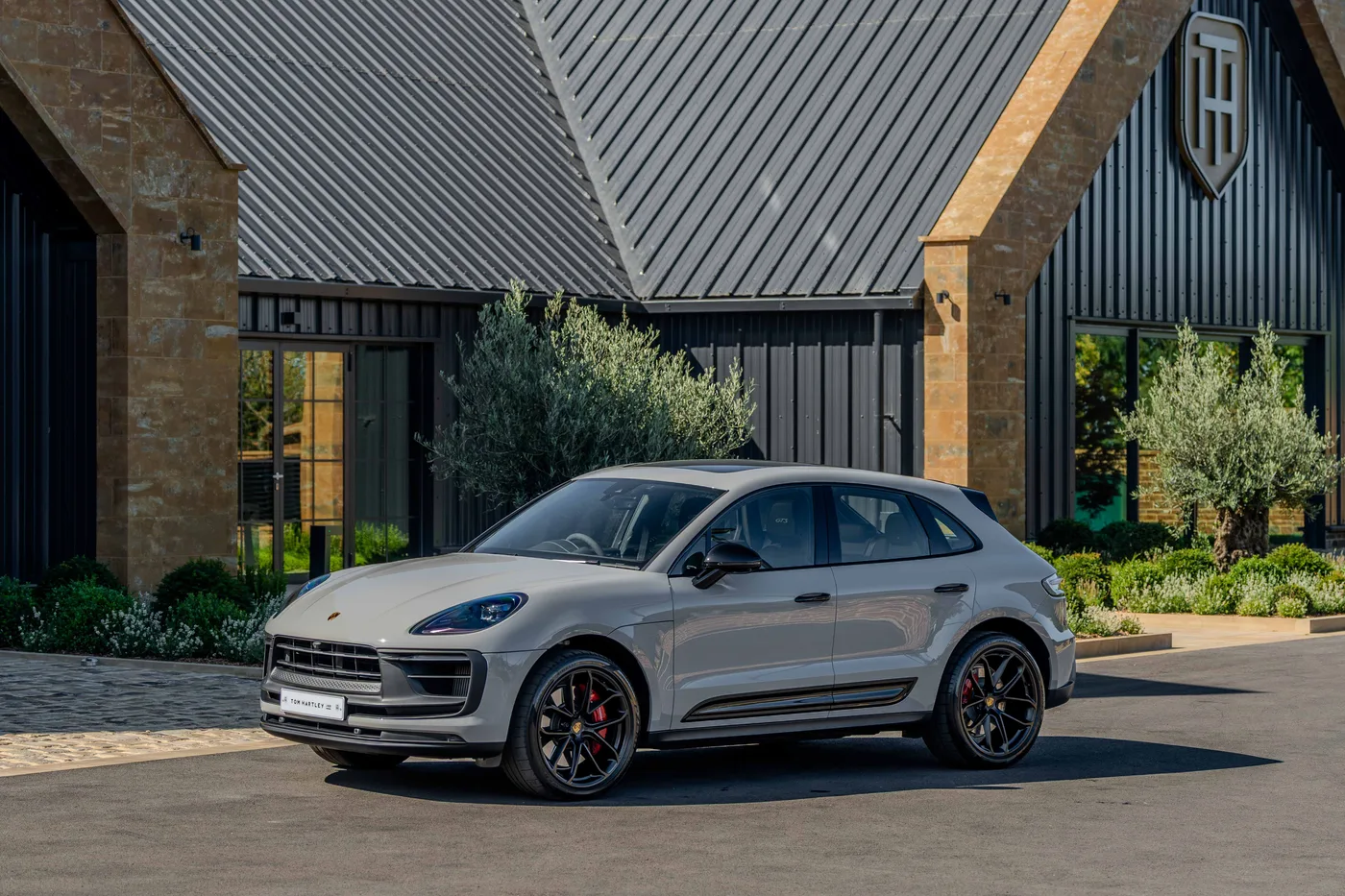 2025 Porsche Macan GTS offered by a specialist dealer in Hook Norton, United Kingdom, photo 3 of 25