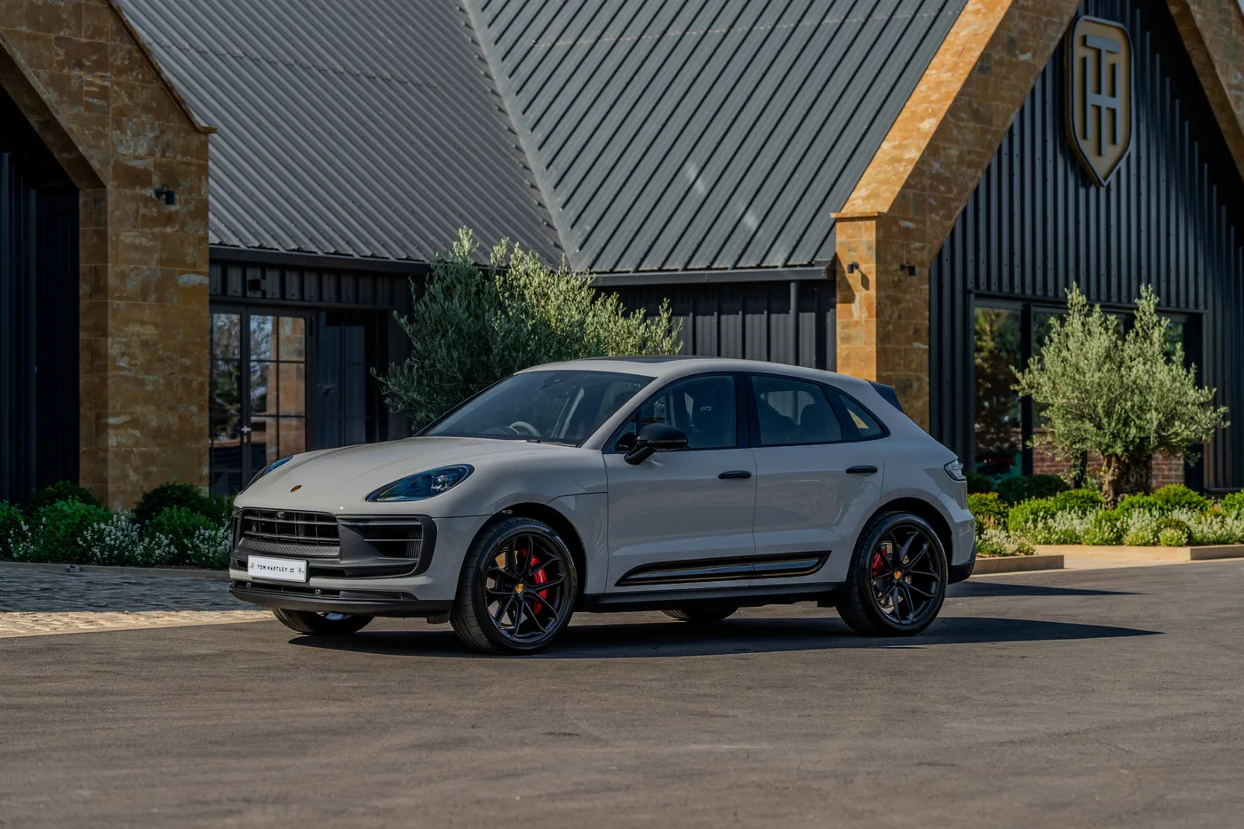 2025 Porsche Macan GTS offered by a specialist dealer in Hook Norton, United Kingdom, photo 4 of 25