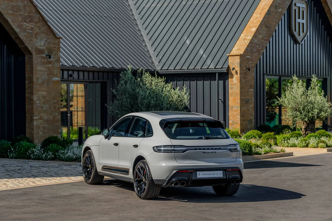 2025 Porsche Macan GTS offered by a specialist dealer in Hook Norton, United Kingdom, photo 5 of 25