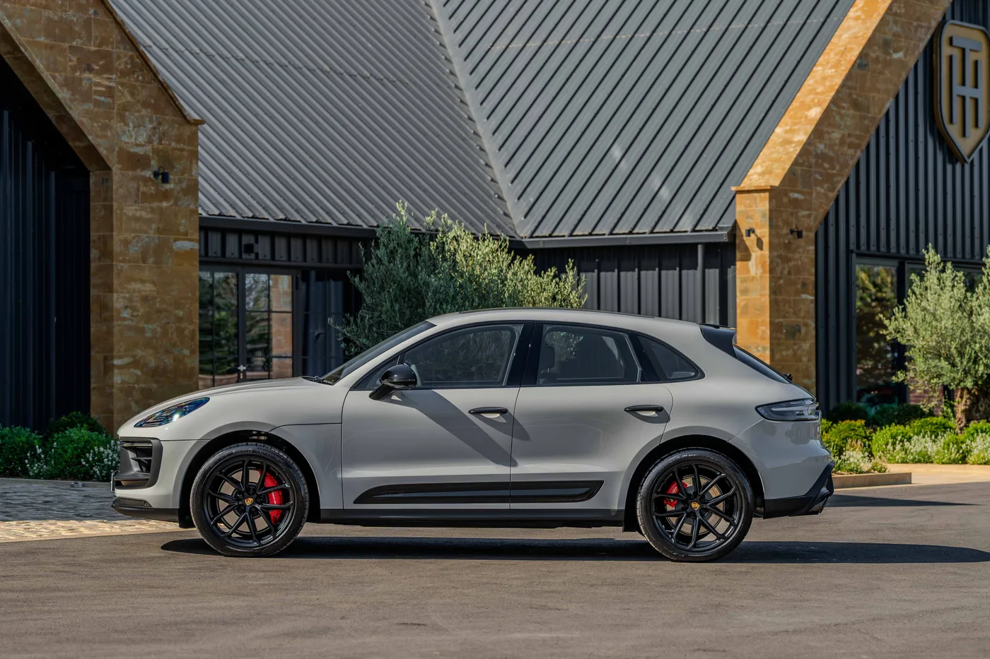 2025 Porsche Macan GTS offered by a specialist dealer in Hook Norton, United Kingdom, photo 12 of 25