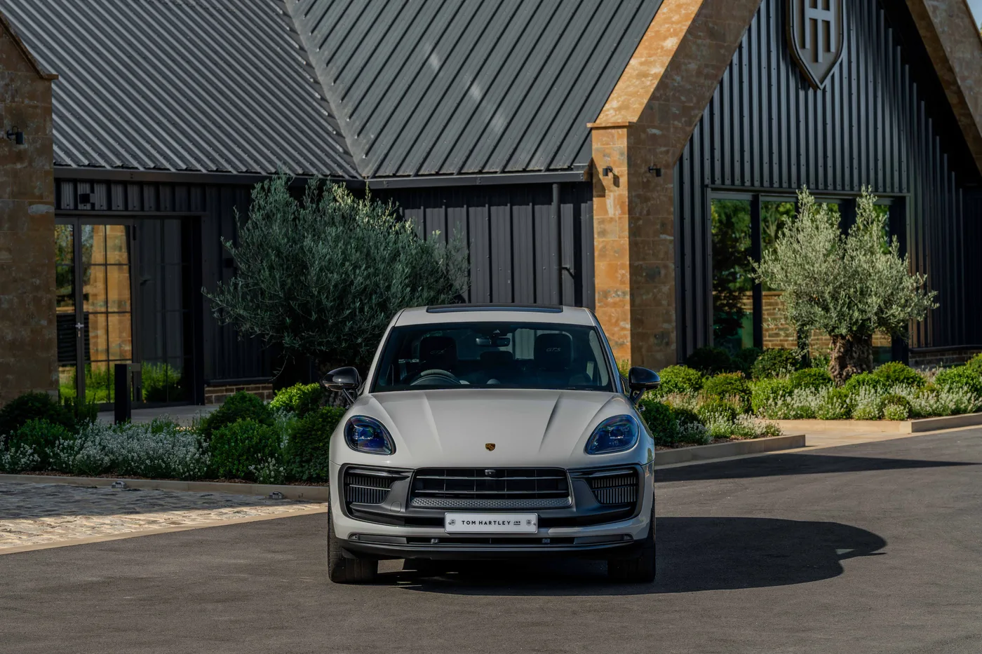2025 Porsche Macan GTS offered by a specialist dealer in Hook Norton, United Kingdom, photo 13 of 25