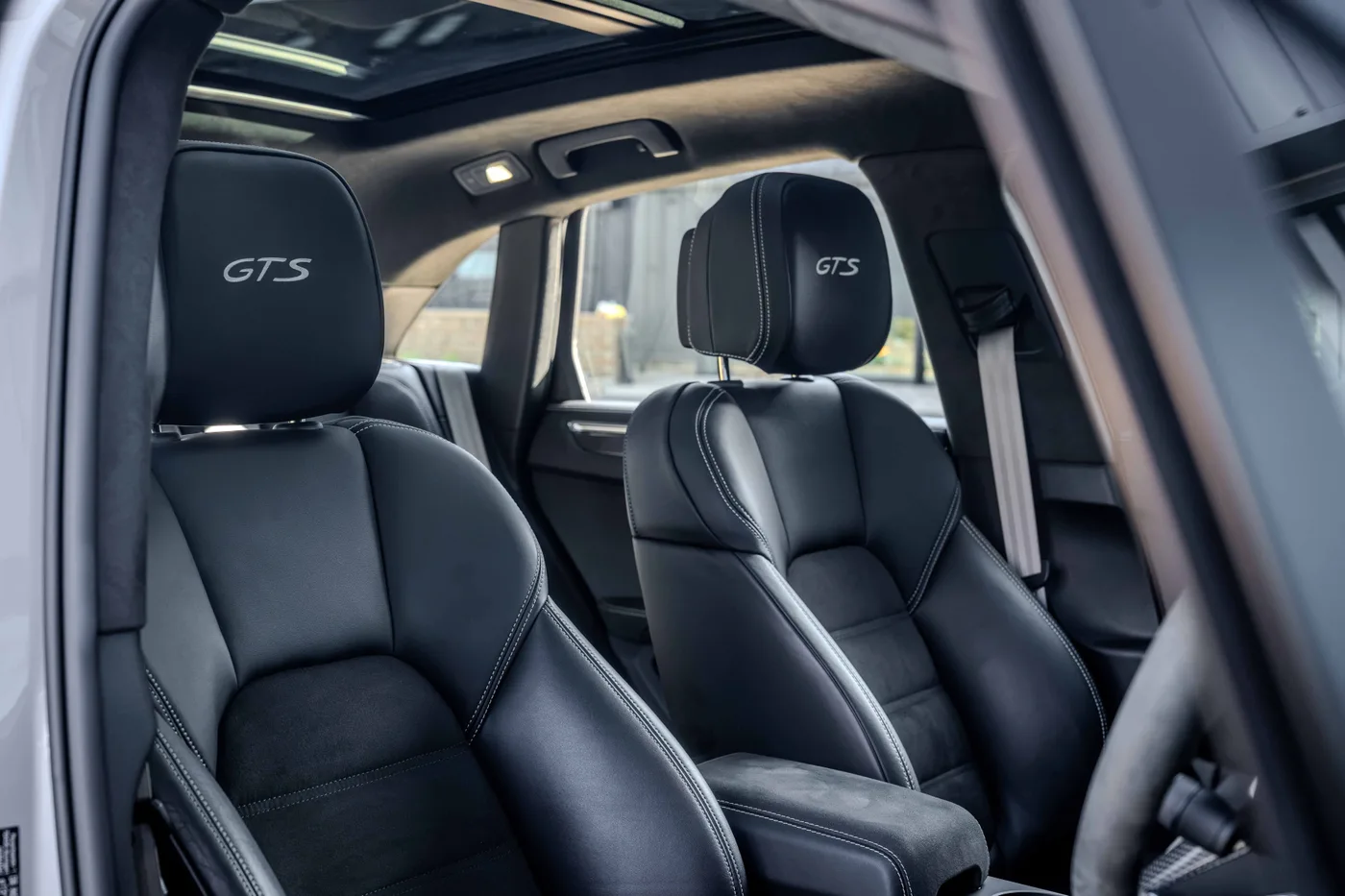 2025 Porsche Macan GTS offered by a specialist dealer in Hook Norton, United Kingdom, photo 20 of 25