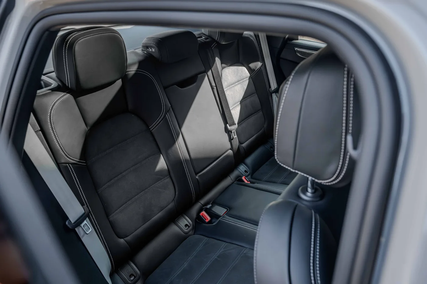 2025 Porsche Macan GTS offered by a specialist dealer in Hook Norton, United Kingdom, photo 22 of 25