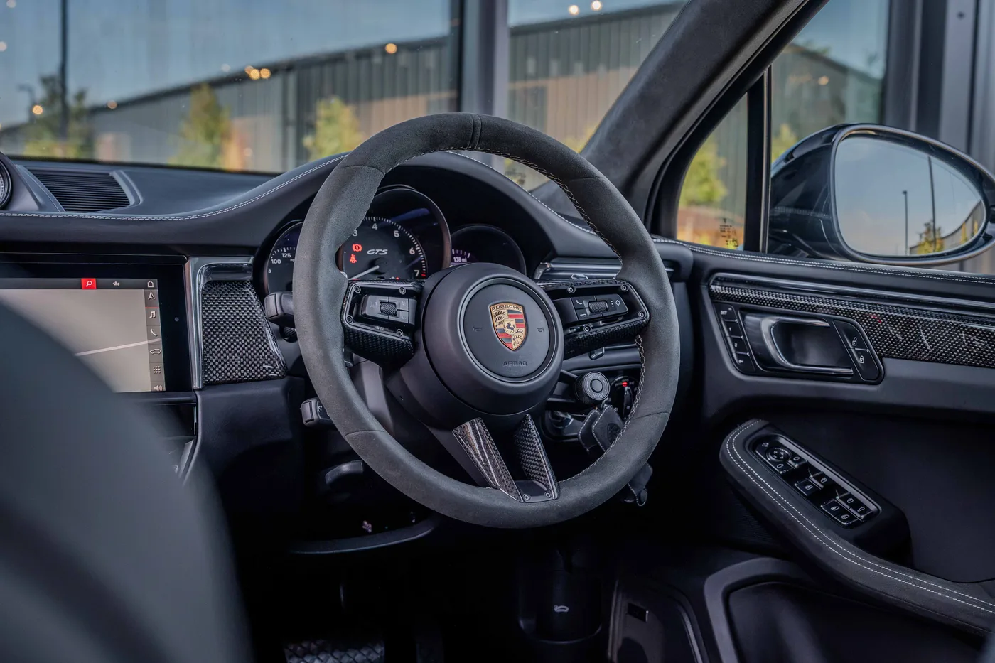 2025 Porsche Macan GTS offered by a specialist dealer in Hook Norton, United Kingdom, photo 23 of 25