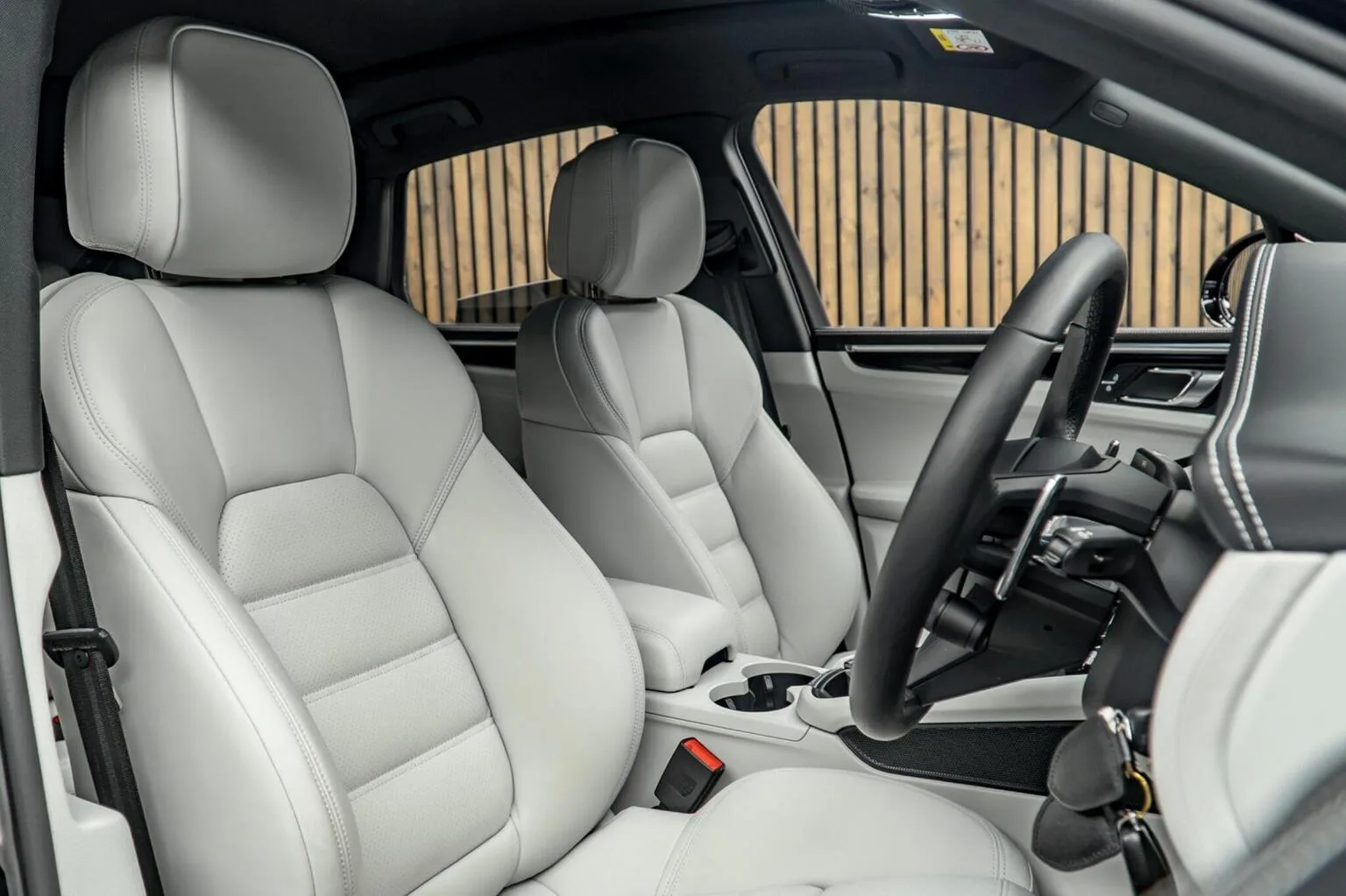 2025 Porsche Macan S, 2/30