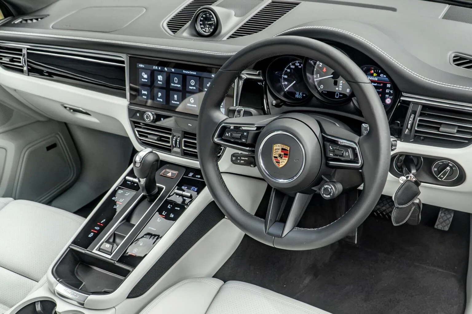 2025 Porsche Macan S, 22/30