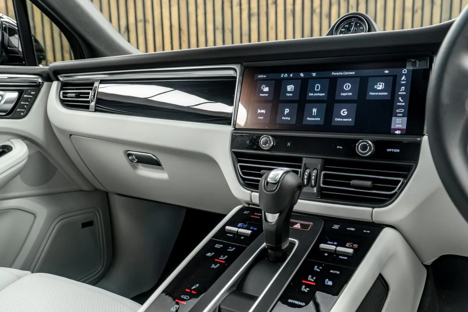 2025 Porsche Macan S, 24/30