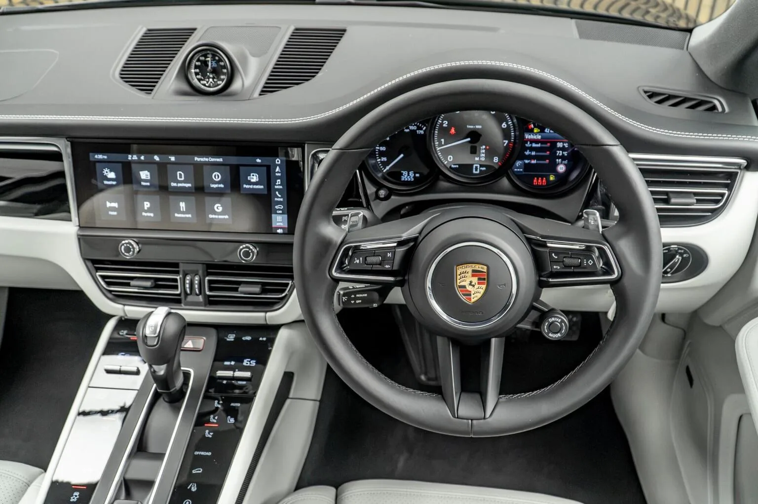 2025 Porsche Macan S, 25/30