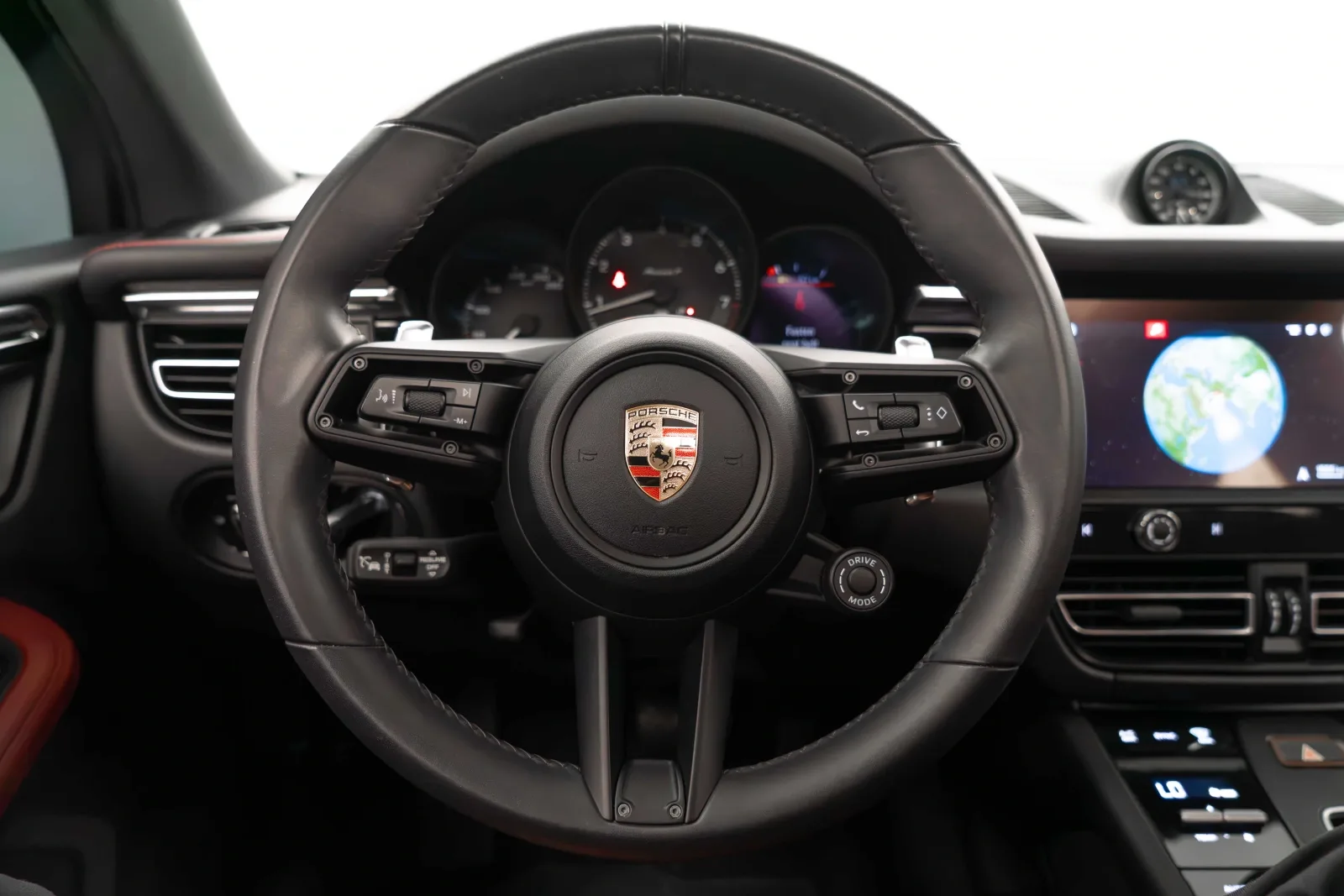 2025 Porsche Macan T, 9/17