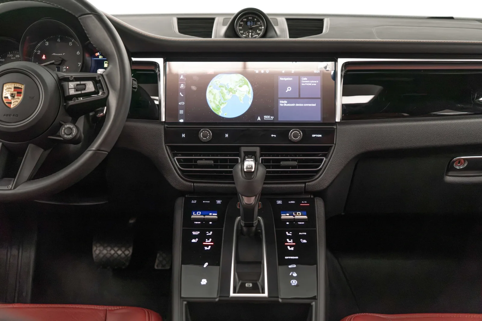 2025 Porsche Macan T, 11/17