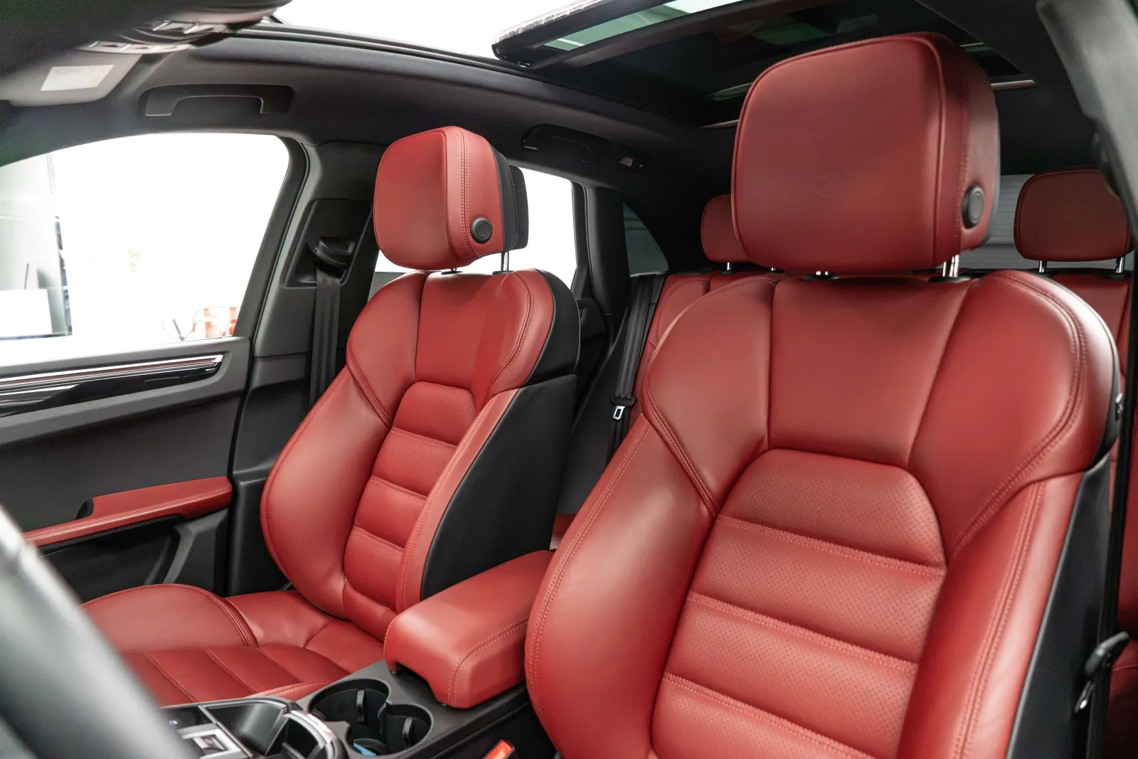 2025 Porsche Macan T, 13/17