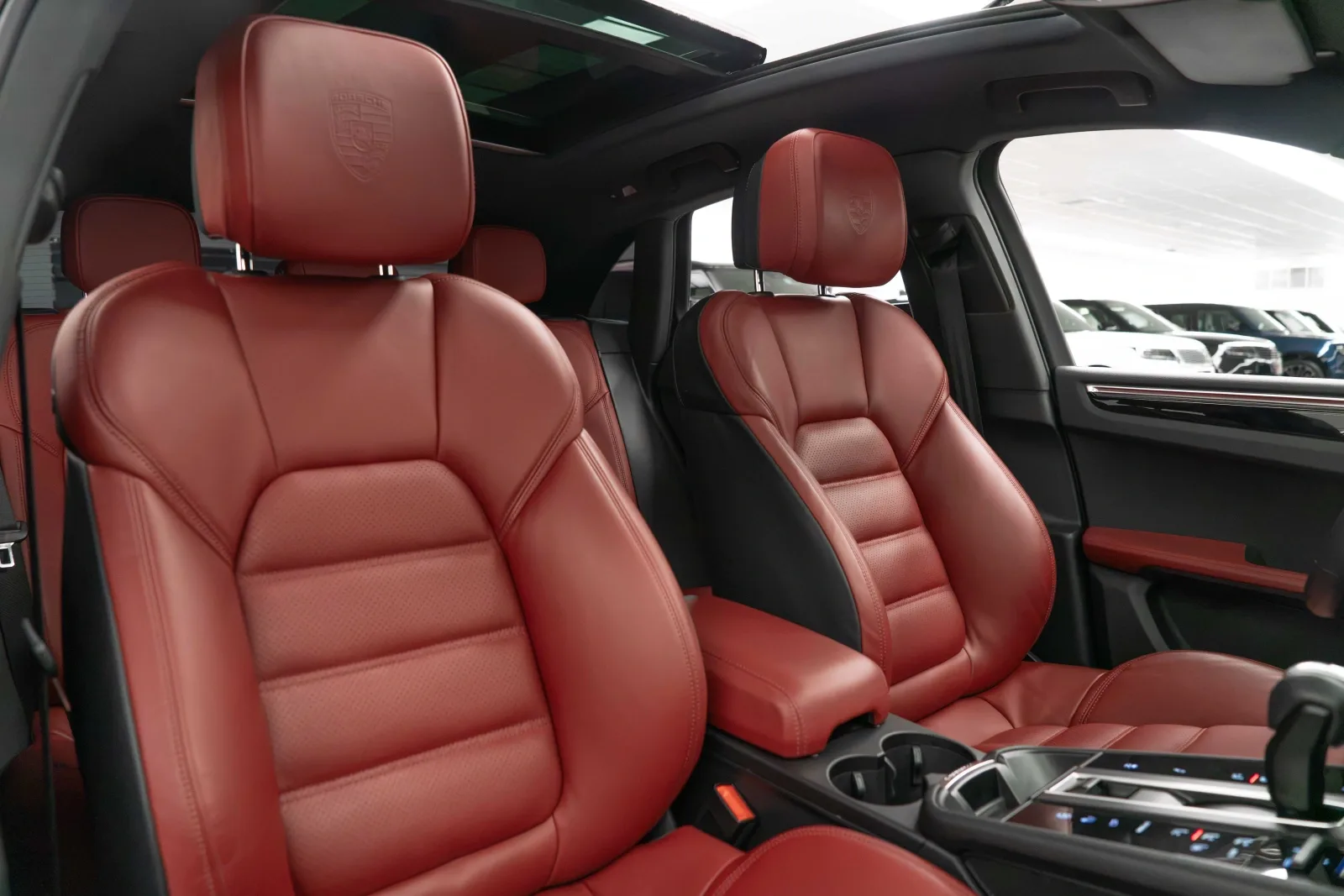 2025 Porsche Macan T, 14/17