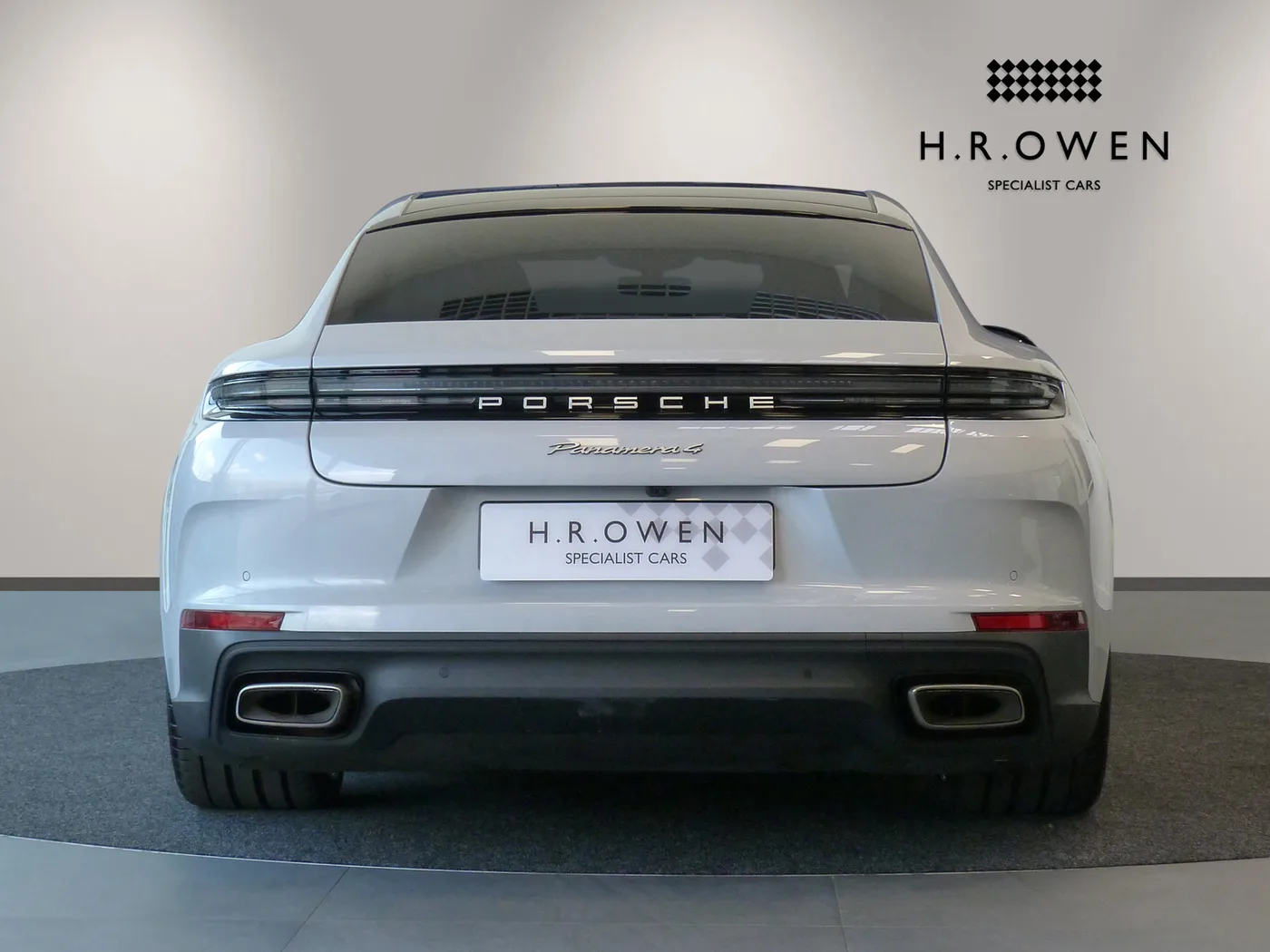 2025 Porsche Panamera 4 E-Hybrid proposée par un groupe de concessions agréées à Cheltenham, Royaume-Uni, photo 11 sur 25