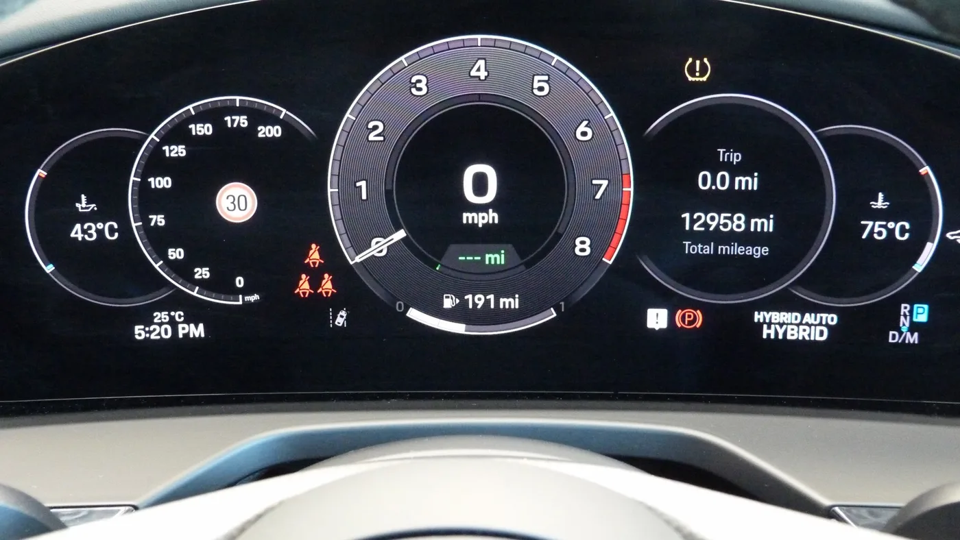 2025 Porsche Panamera 4 E-Hybrid proposée par un groupe de concessions agréées à Cheltenham, Royaume-Uni, photo 23 sur 25