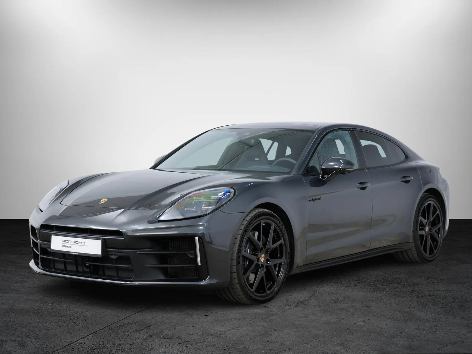 2025 Porsche Panamera 4 E-Hybrid angeboten von einem Fachhändler in Tallinn, Estland, Hauptfoto