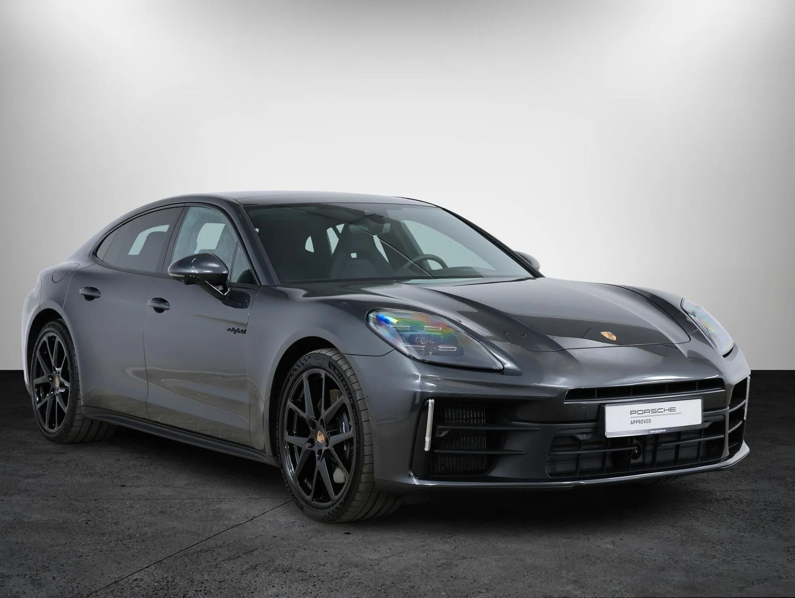 2025 Porsche Panamera 4 E-Hybrid, 3/30