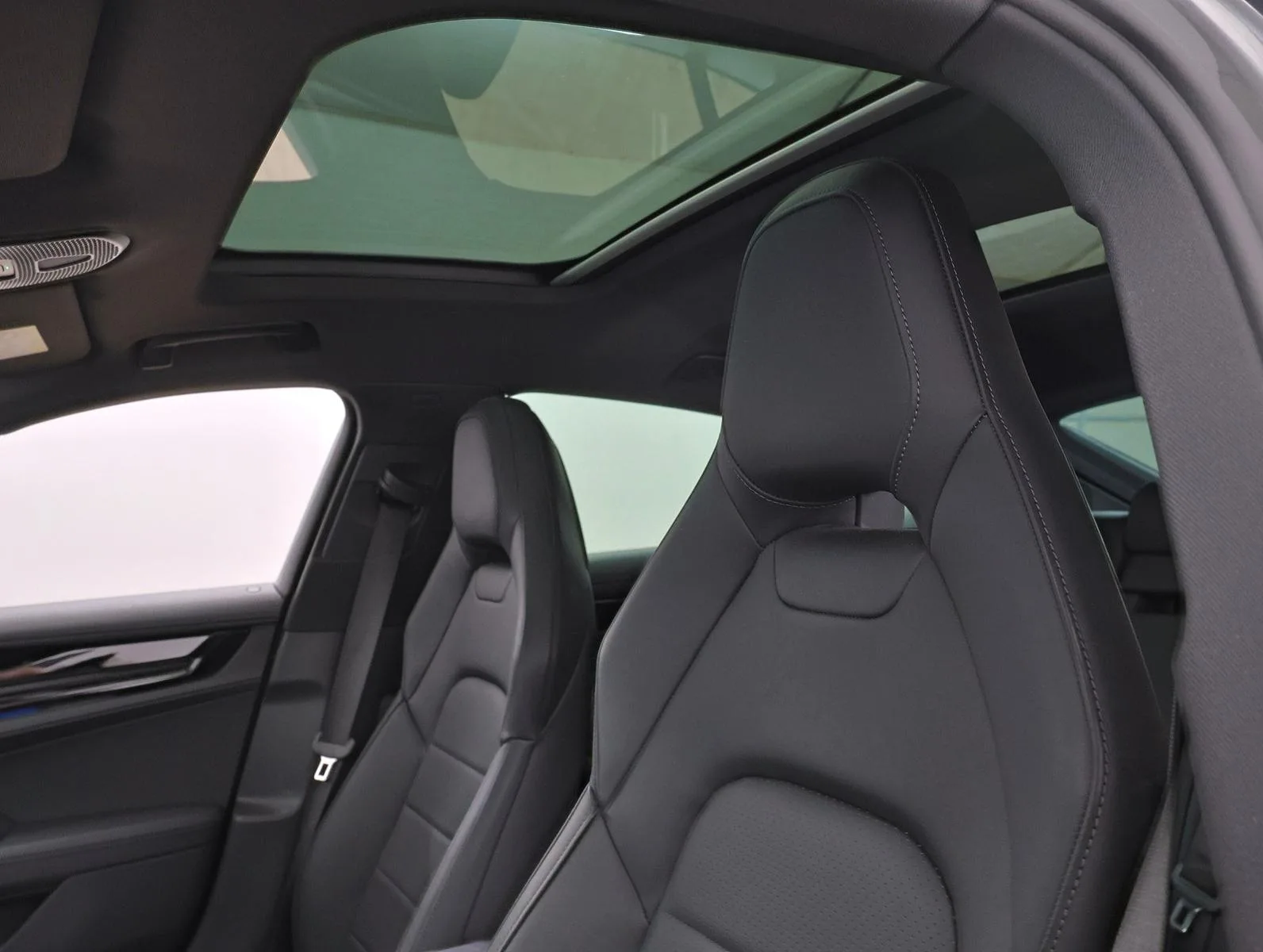2025 Porsche Panamera 4 E-Hybrid, 11/30