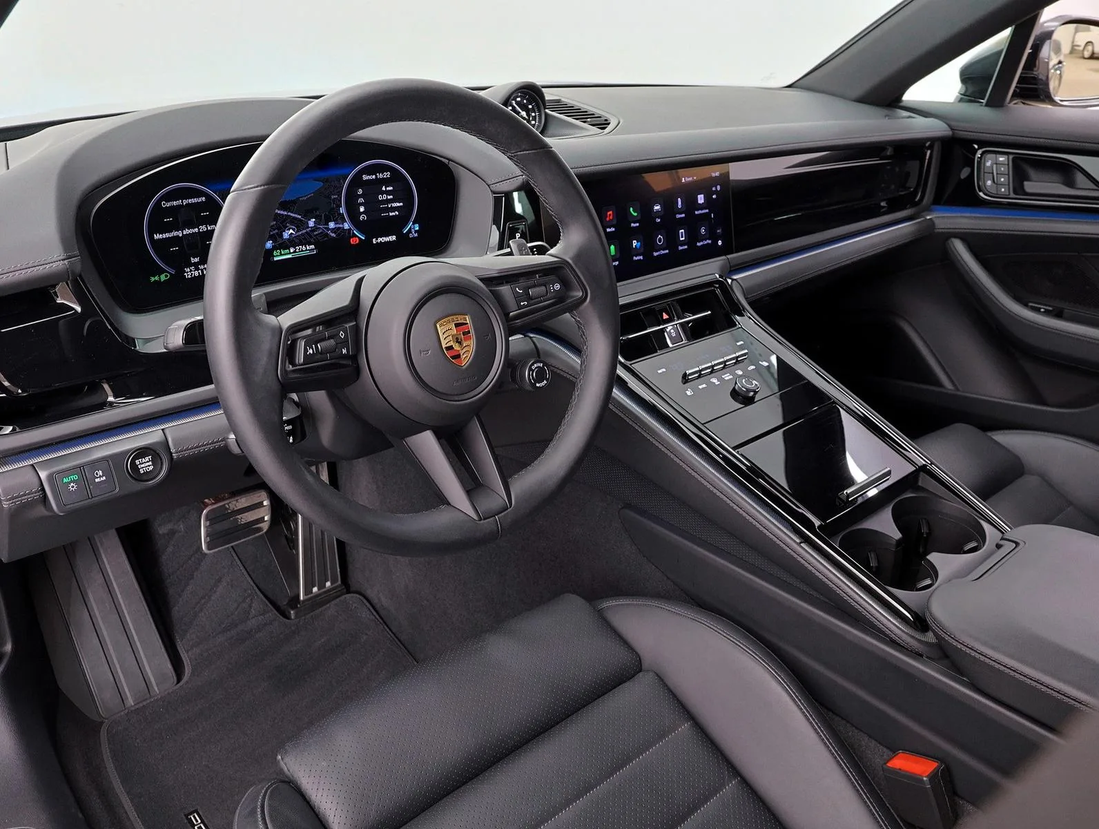 2025 Porsche Panamera 4 E-Hybrid, 12/30