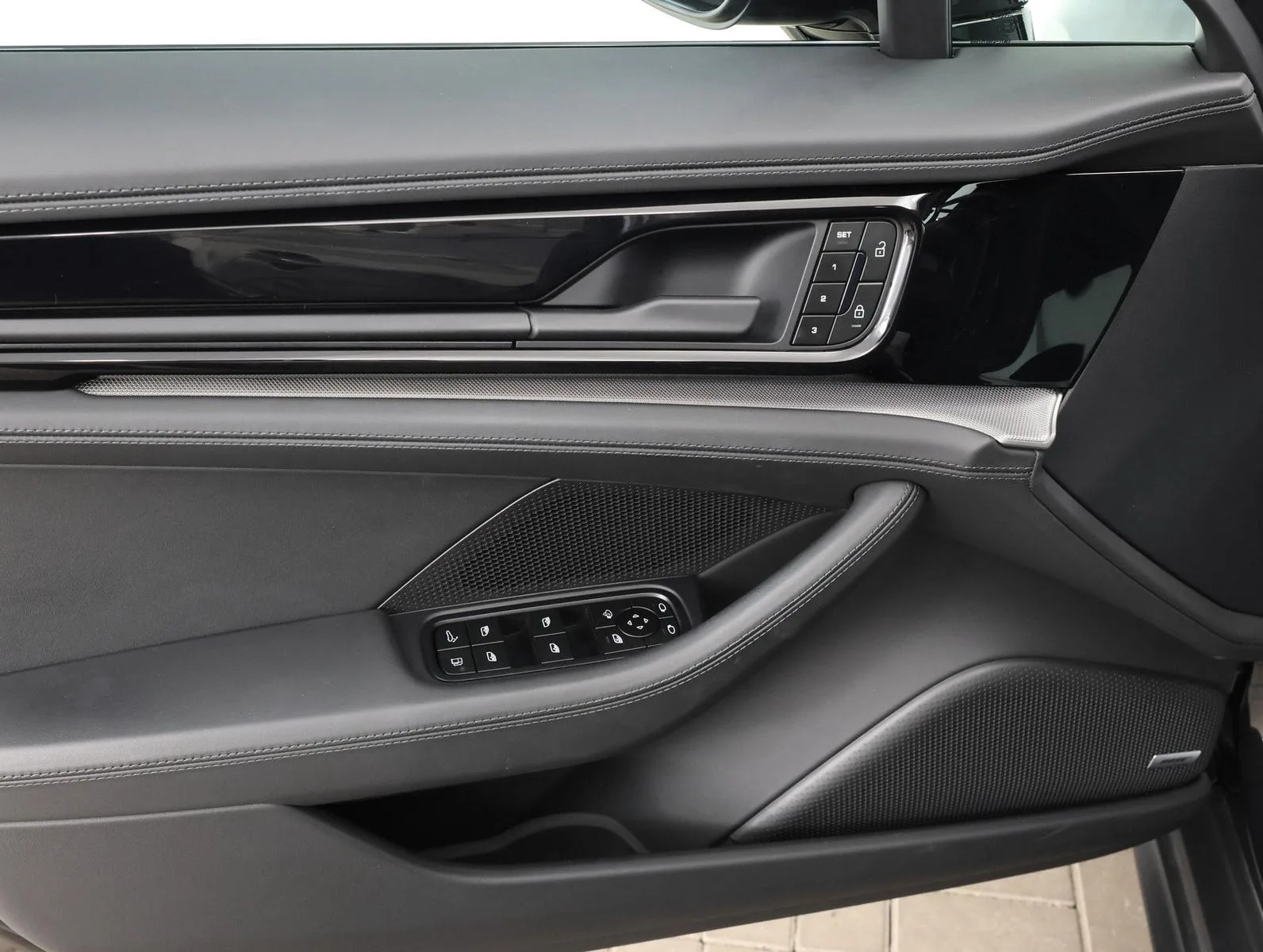 2025 Porsche Panamera 4 E-Hybrid, 21/30