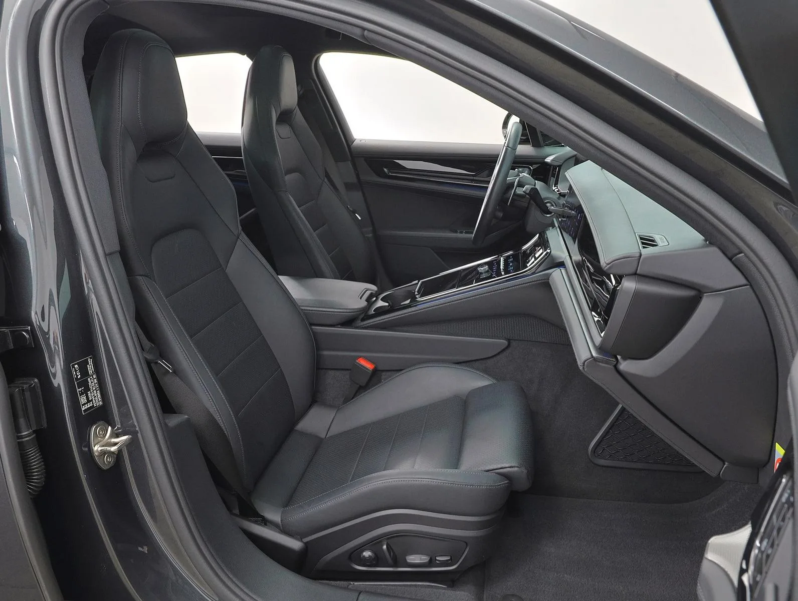 2025 Porsche Panamera 4 E-Hybrid, 25/30