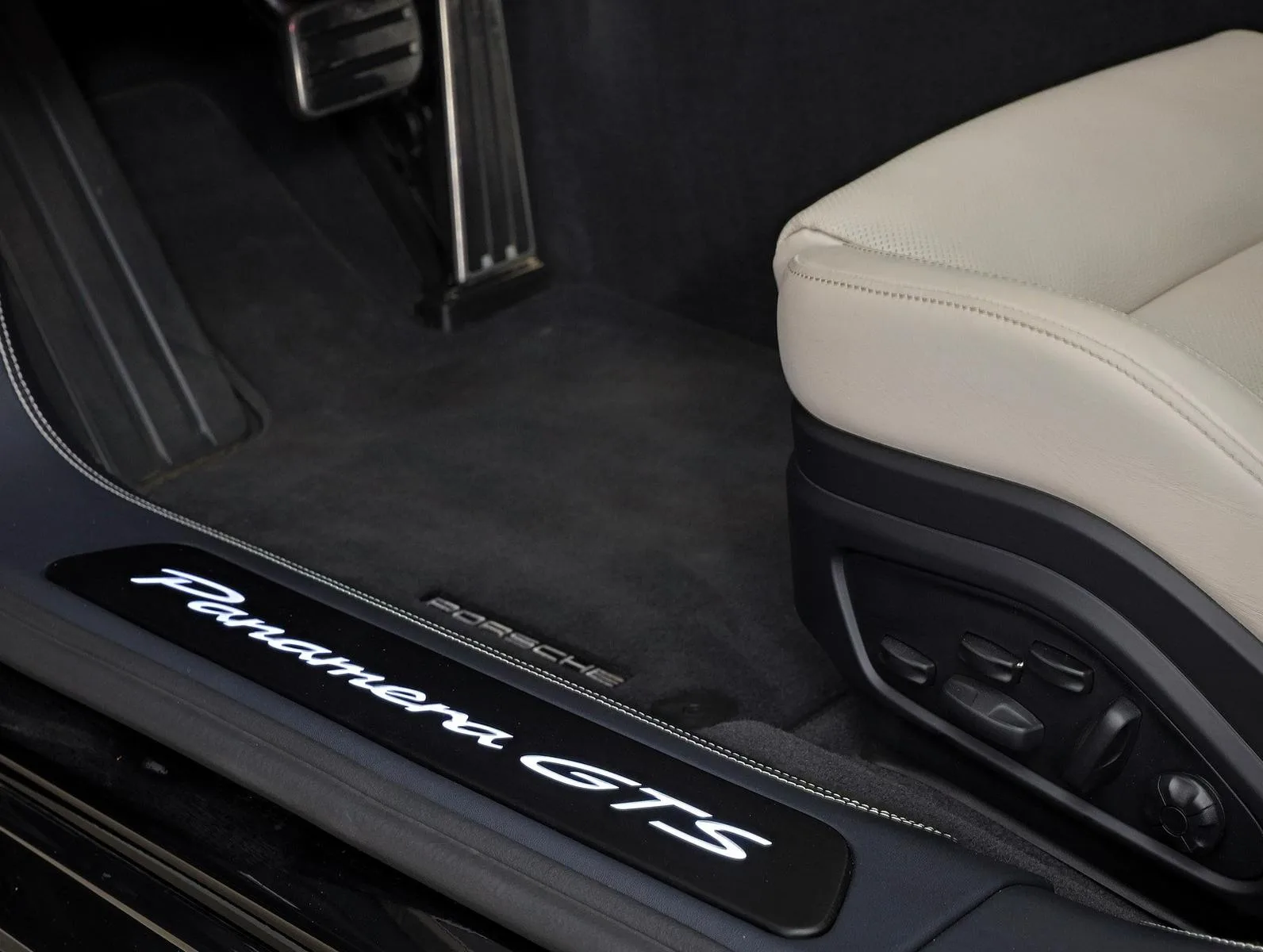 2025 Porsche Panamera GTS, 11/29