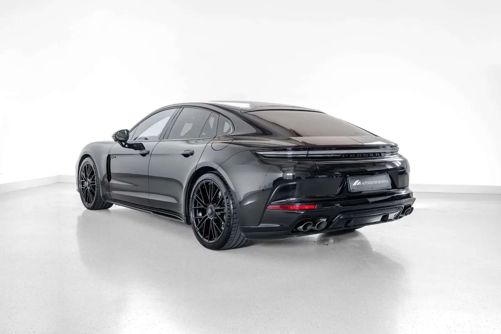 2025 Porsche Panamera Turbo S E-Hybrid, 4/30