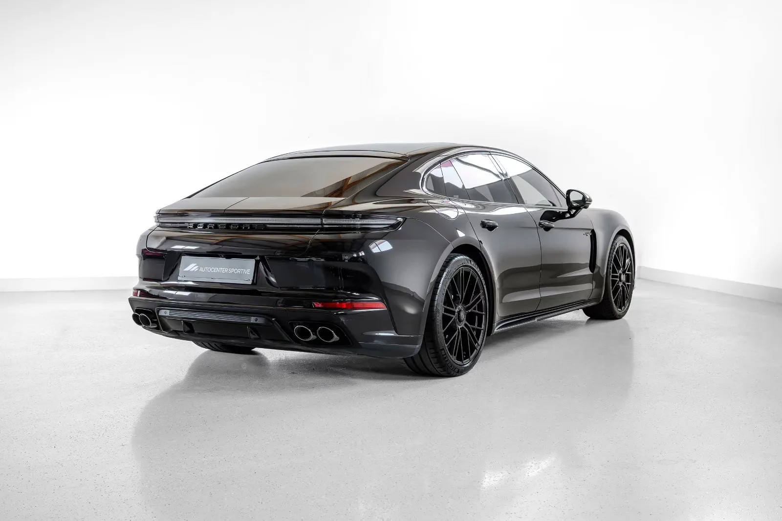 2025 Porsche Panamera Turbo S E-Hybrid, 6/30