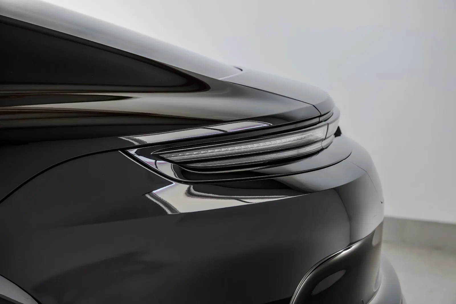 2025 Porsche Panamera Turbo S E-Hybrid, 12/30