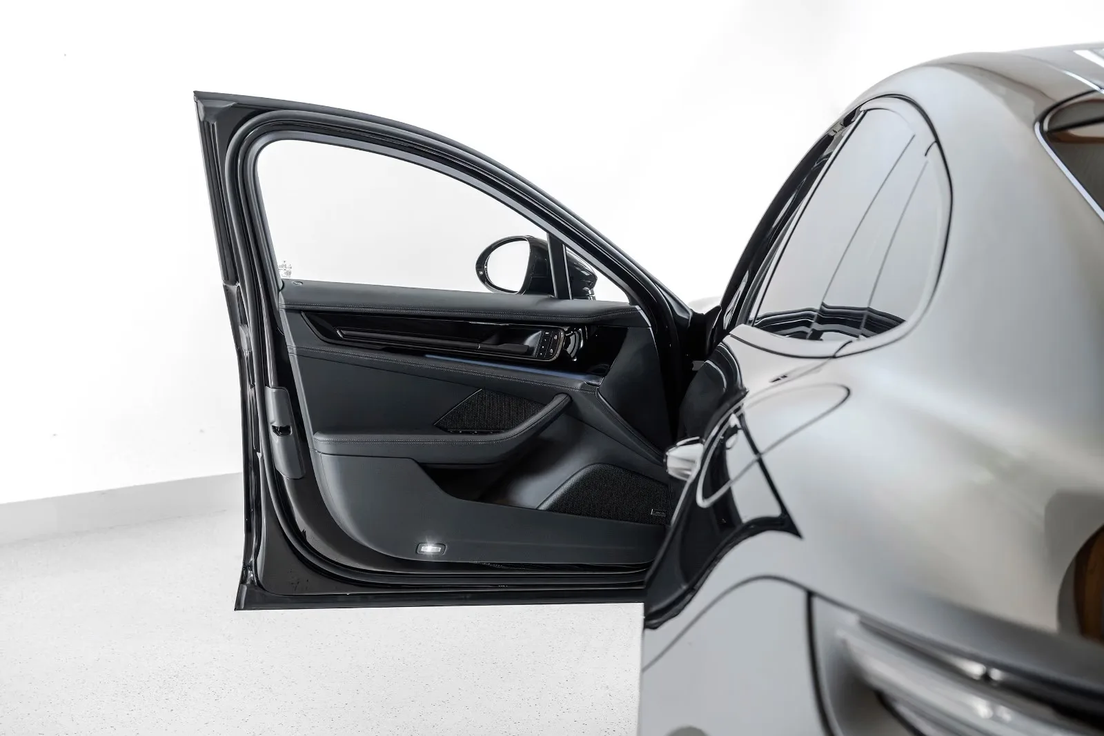 2025 Porsche Panamera Turbo S E-Hybrid, 16/30