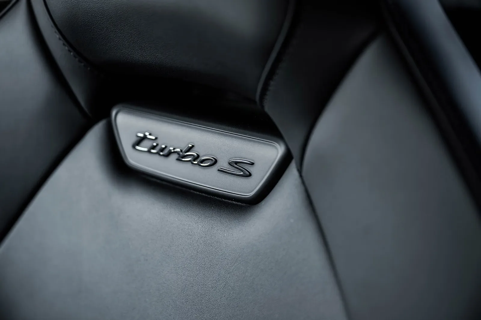 2025 Porsche Panamera Turbo S E-Hybrid, 20/30