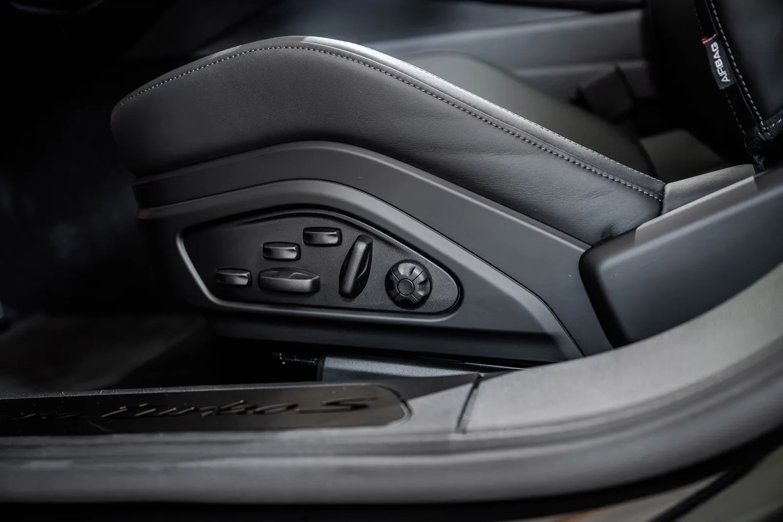 2025 Porsche Panamera Turbo S E-Hybrid, 24/30