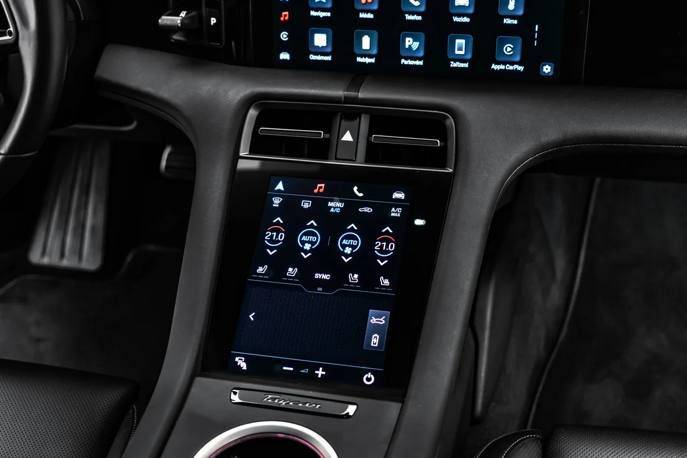 2025 Porsche Taycan 4 proposée par un concessionnaire spécialisé à Ostrava, Tchéquie, photo 17 sur 24