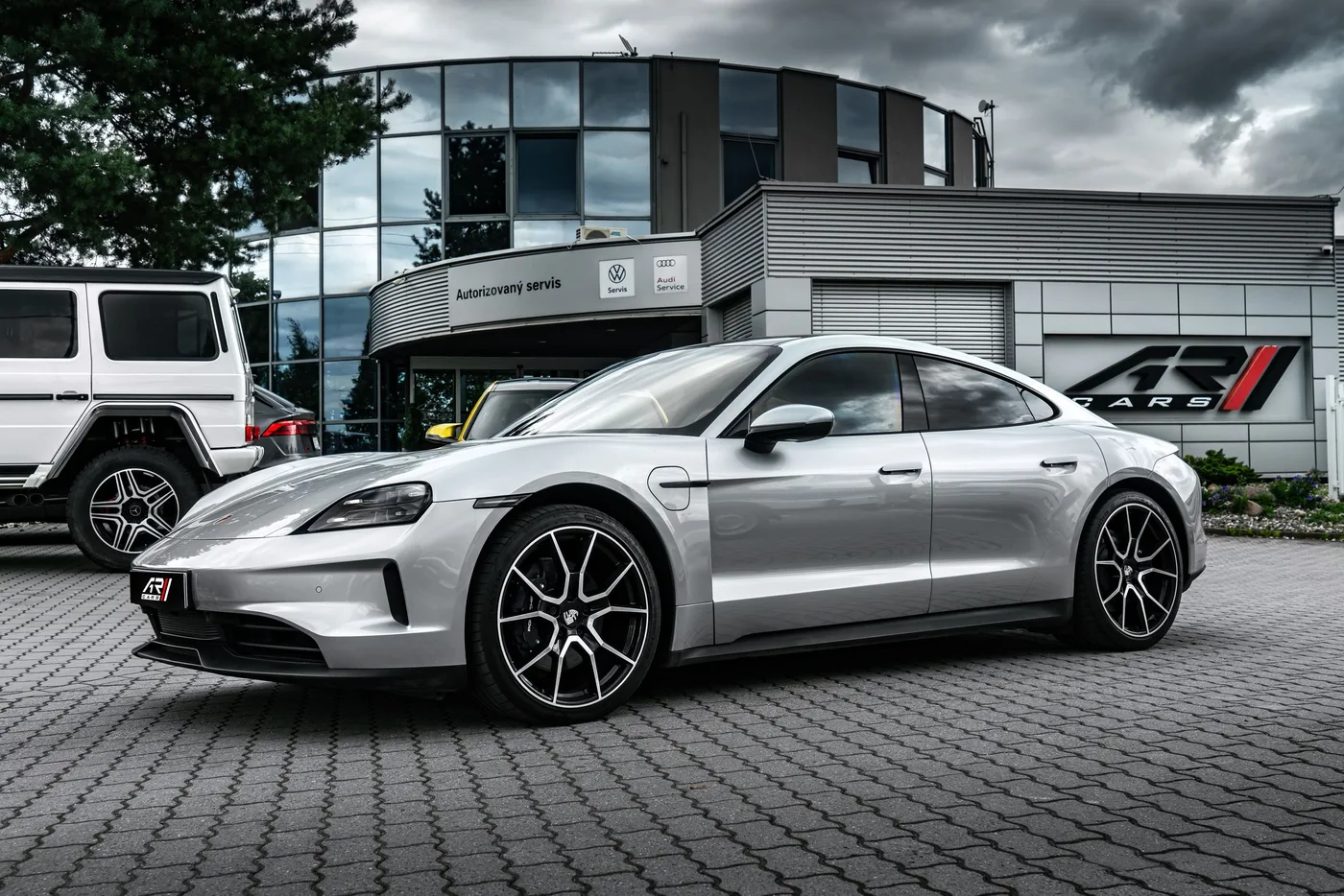 2025 Porsche Taycan 4 proposée par un concessionnaire spécialisé à Ostrava, Tchéquie, photo 24 sur 24