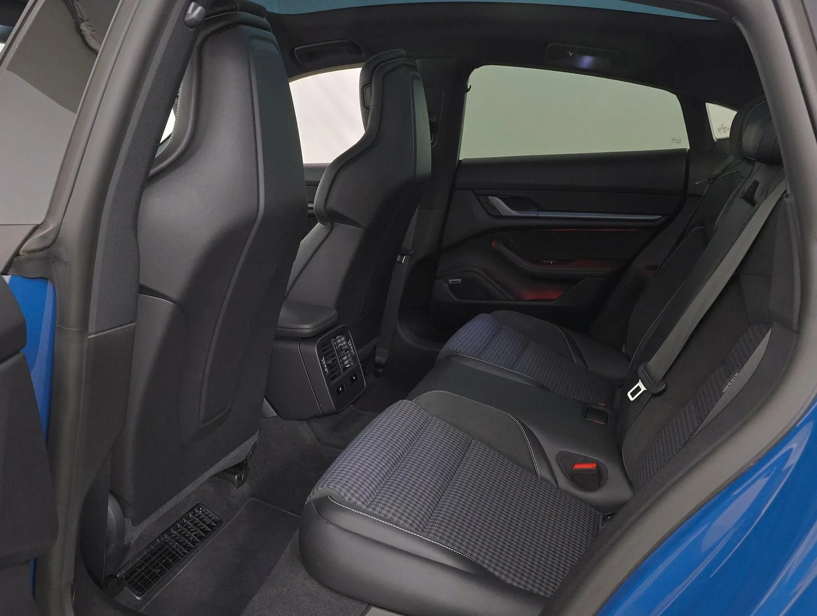 2025 Porsche Taycan 4S, 13/22