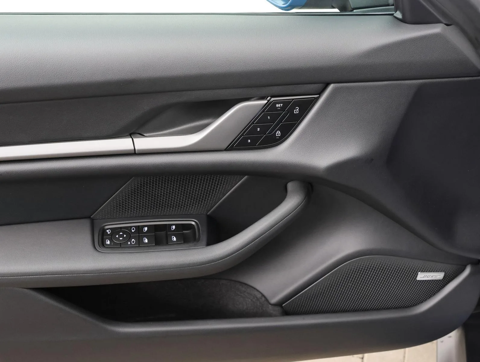 2025 Porsche Taycan 4S, 21/22