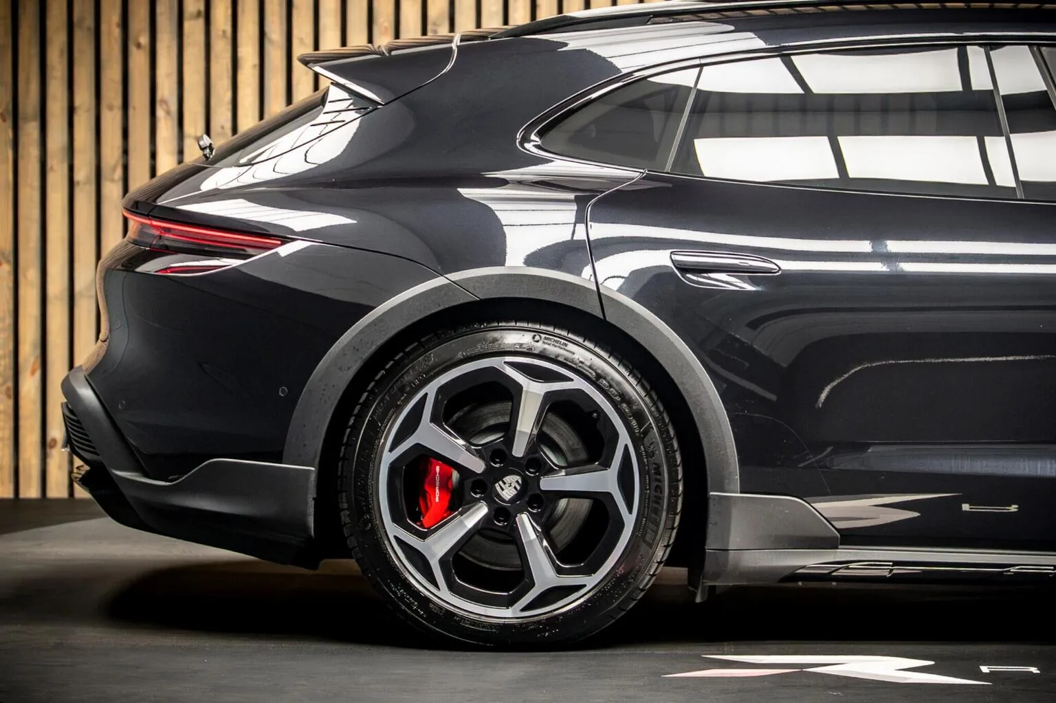 2025 Porsche Taycan Cross Turismo 4S, 17/30