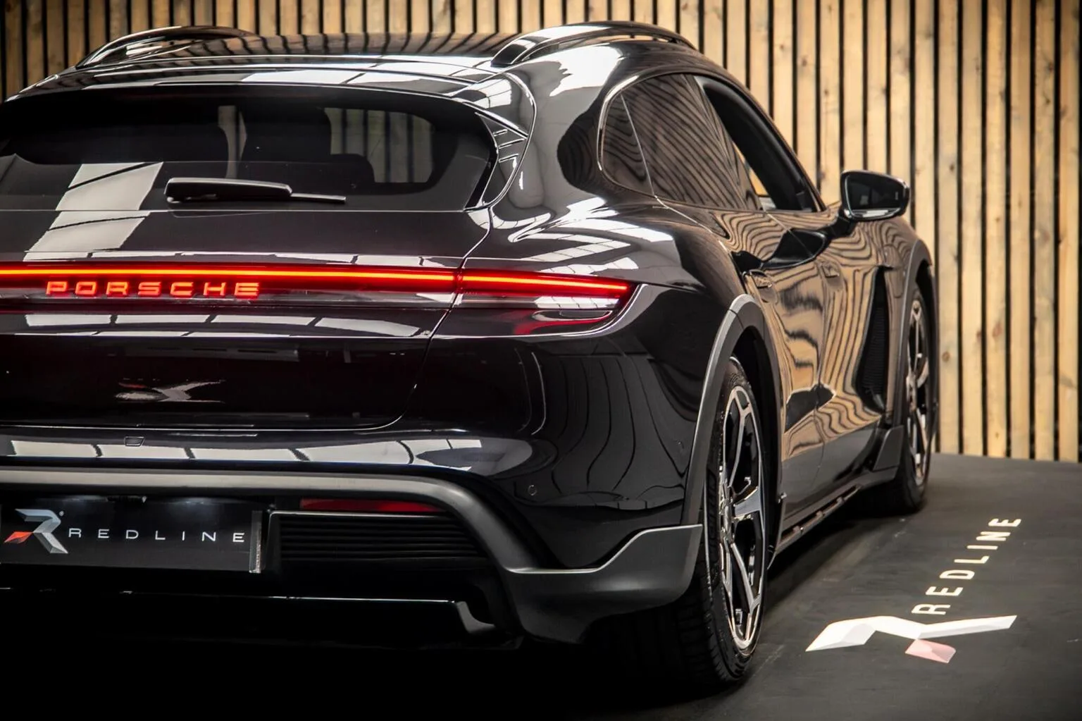 2025 Porsche Taycan Cross Turismo 4S, 20/30