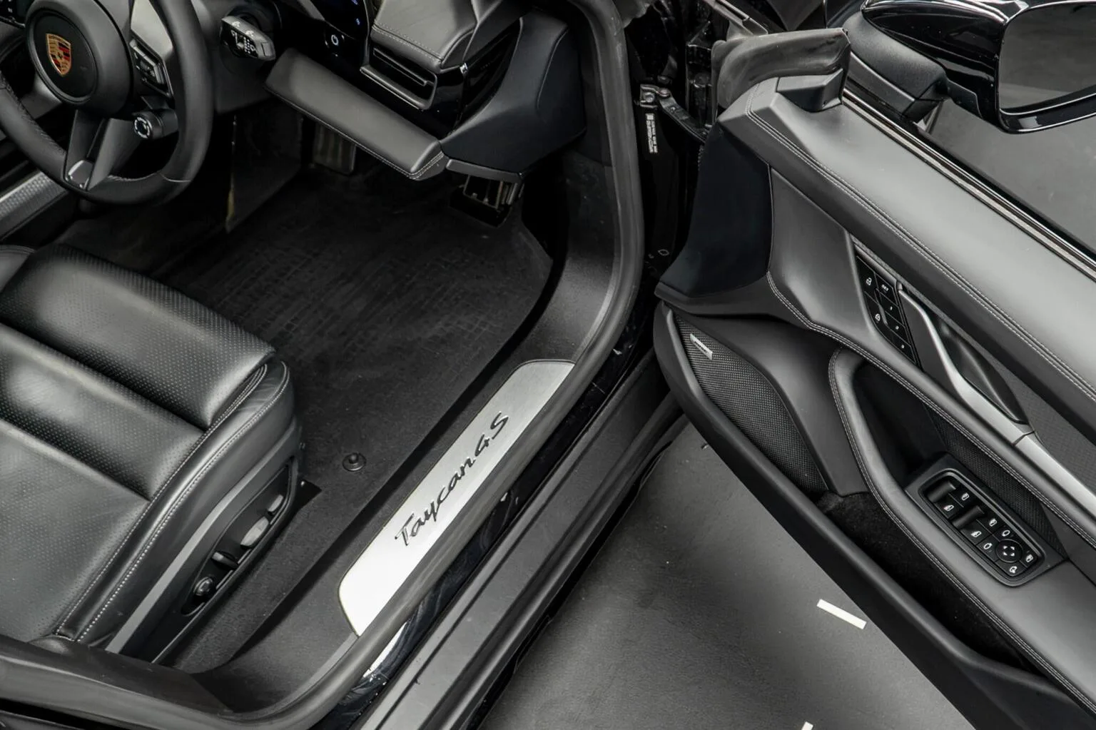 2025 Porsche Taycan Cross Turismo 4S, 28/30