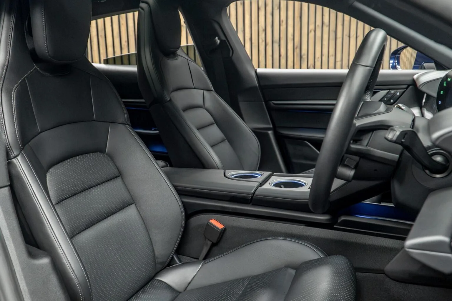 2025 Porsche Taycan Sport Turismo, 2/30