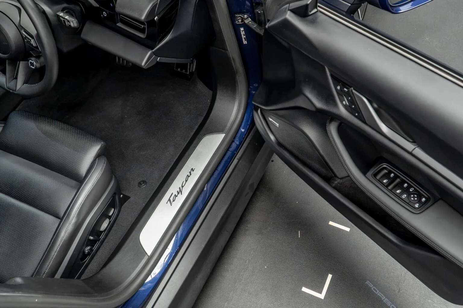 2025 Porsche Taycan Sport Turismo, 28/30