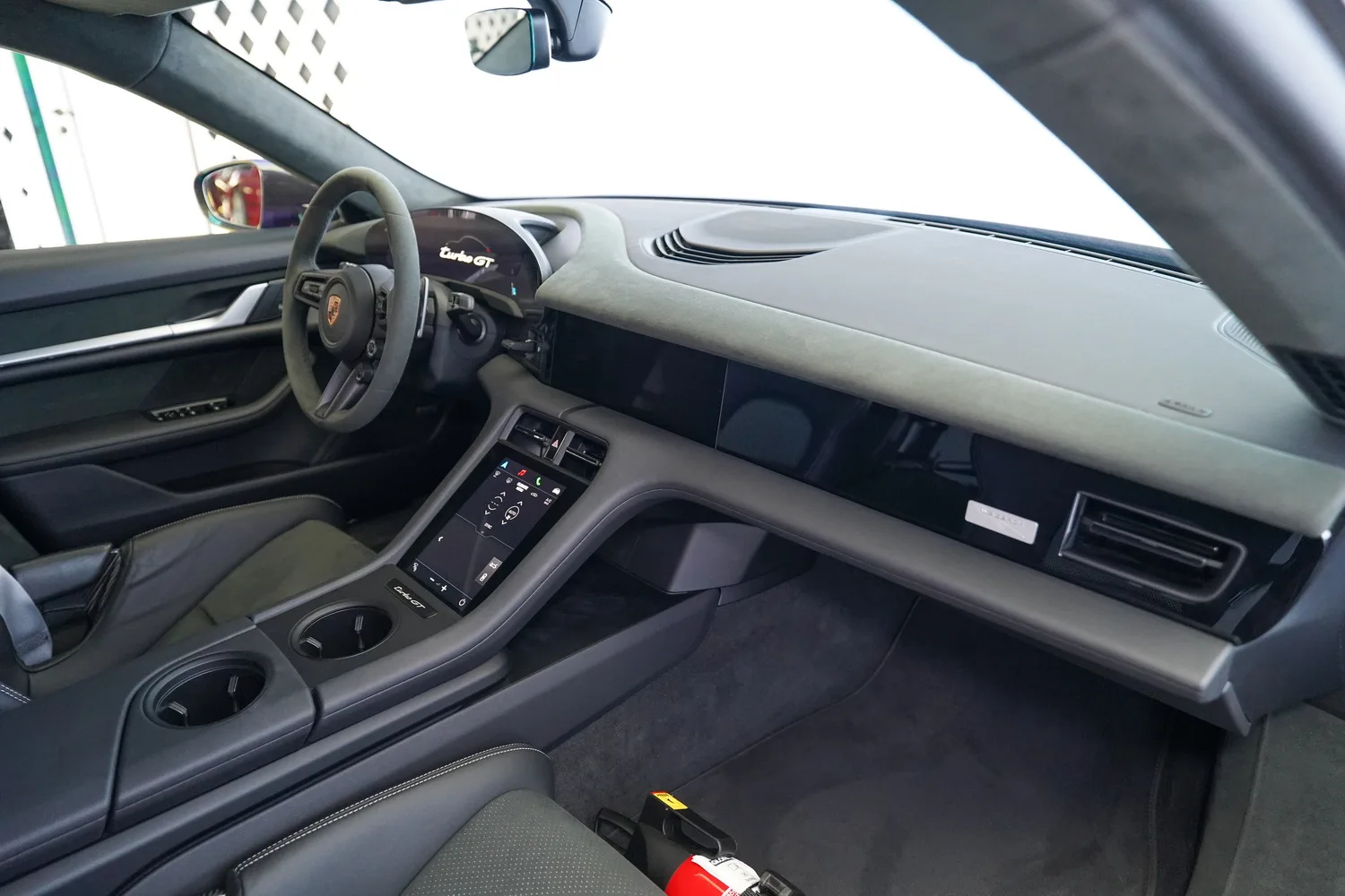 2025 Porsche Taycan Turbo GT, 20/20